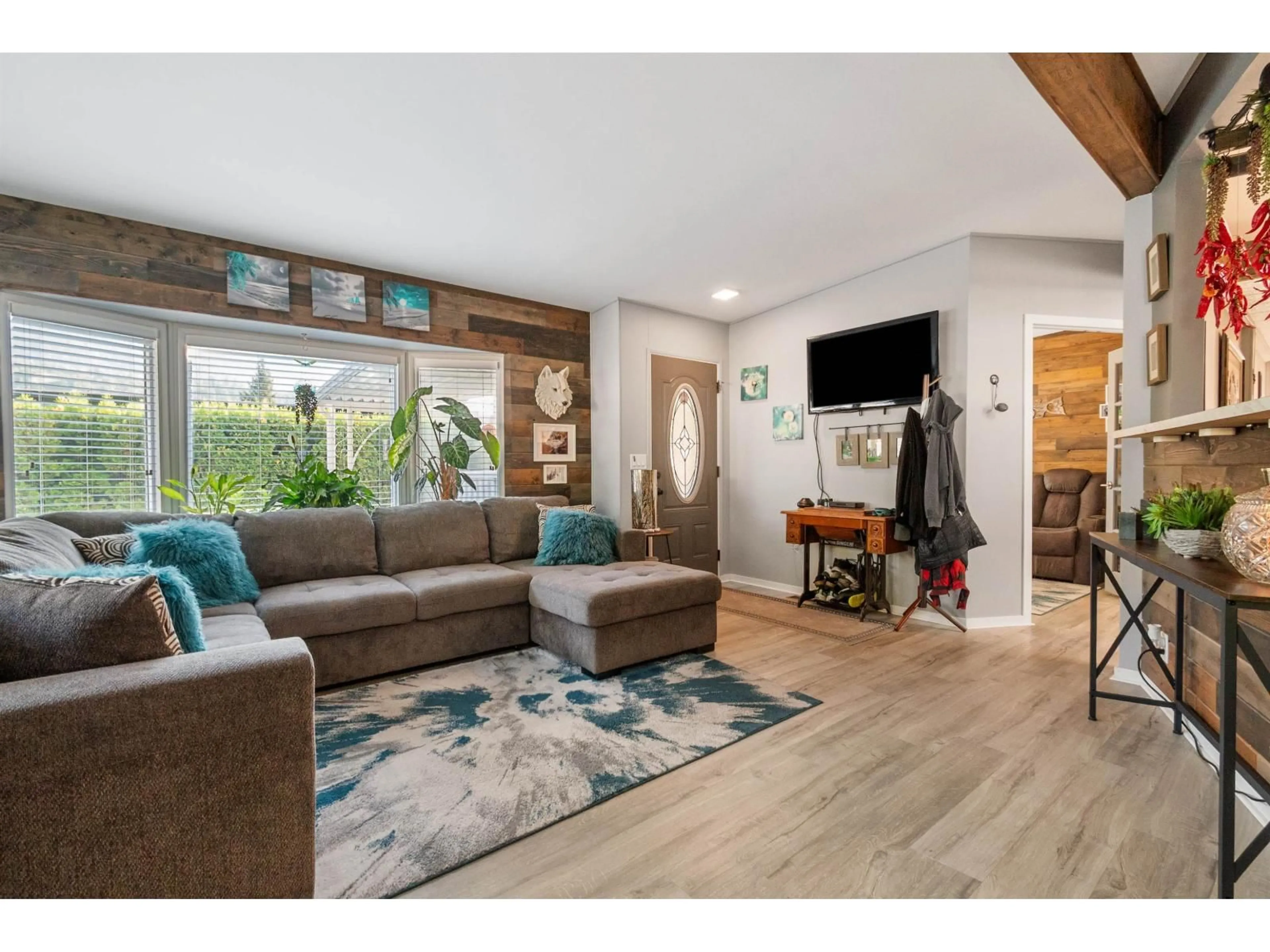Living room with furniture, wood/laminate floor for 141 - 46511 CHILLIWACK LAKE ROAD, Chilliwack British Columbia V2R3S4