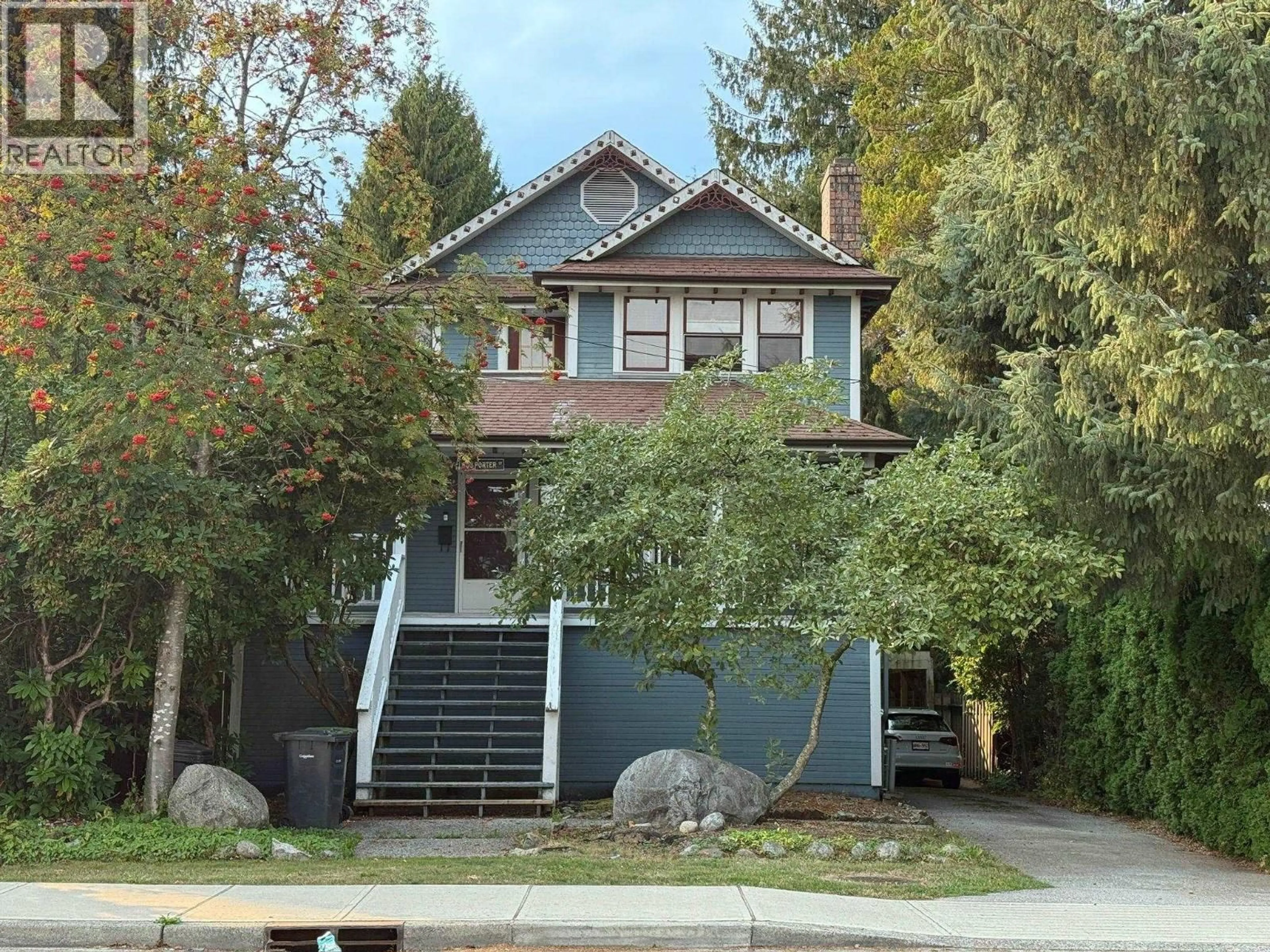 Home with vinyl exterior material, street for 808 PORTER STREET, Coquitlam British Columbia V3J5C2