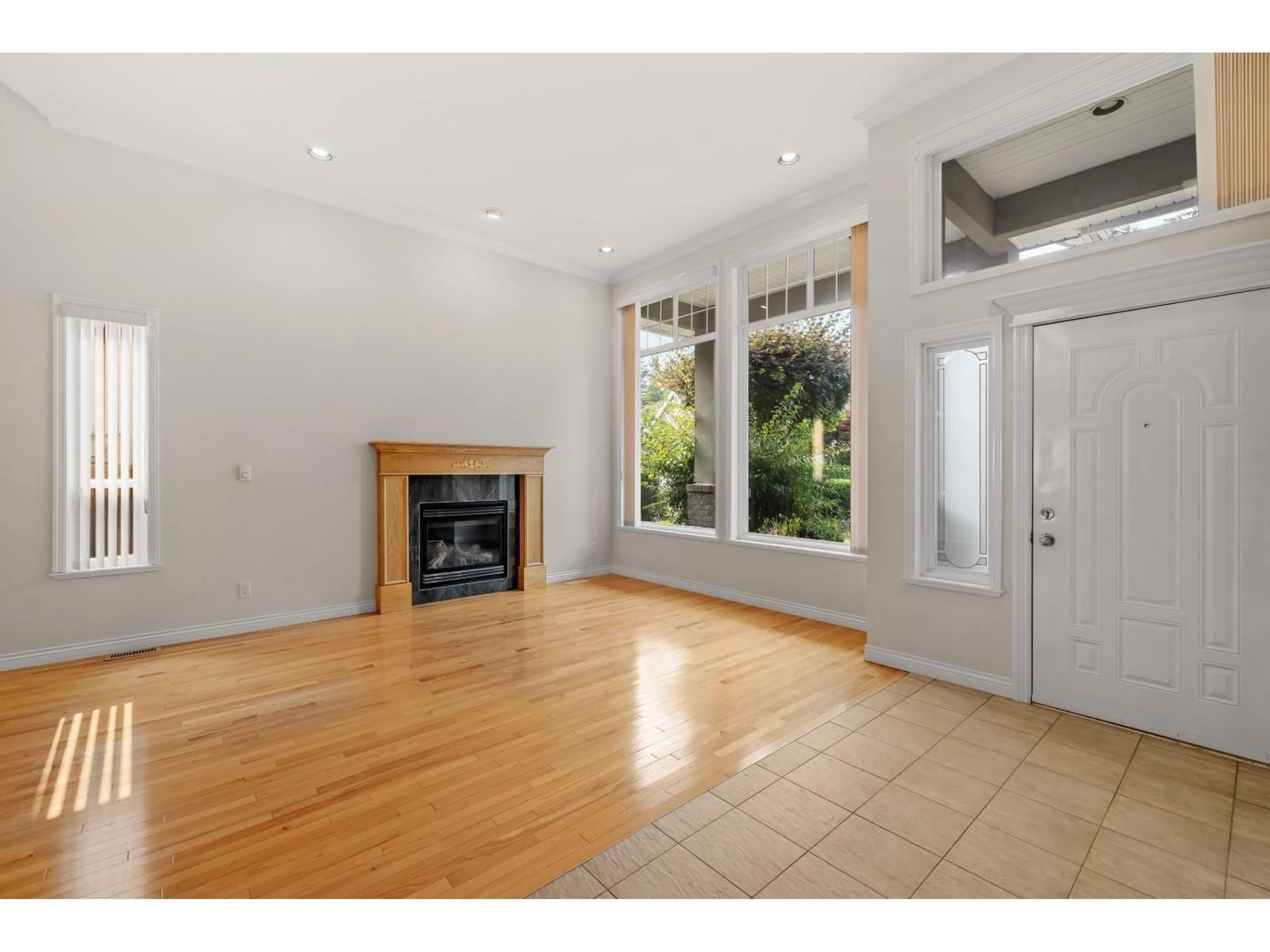 A pic of a room for 10872 166, Surrey British Columbia V4N5E2