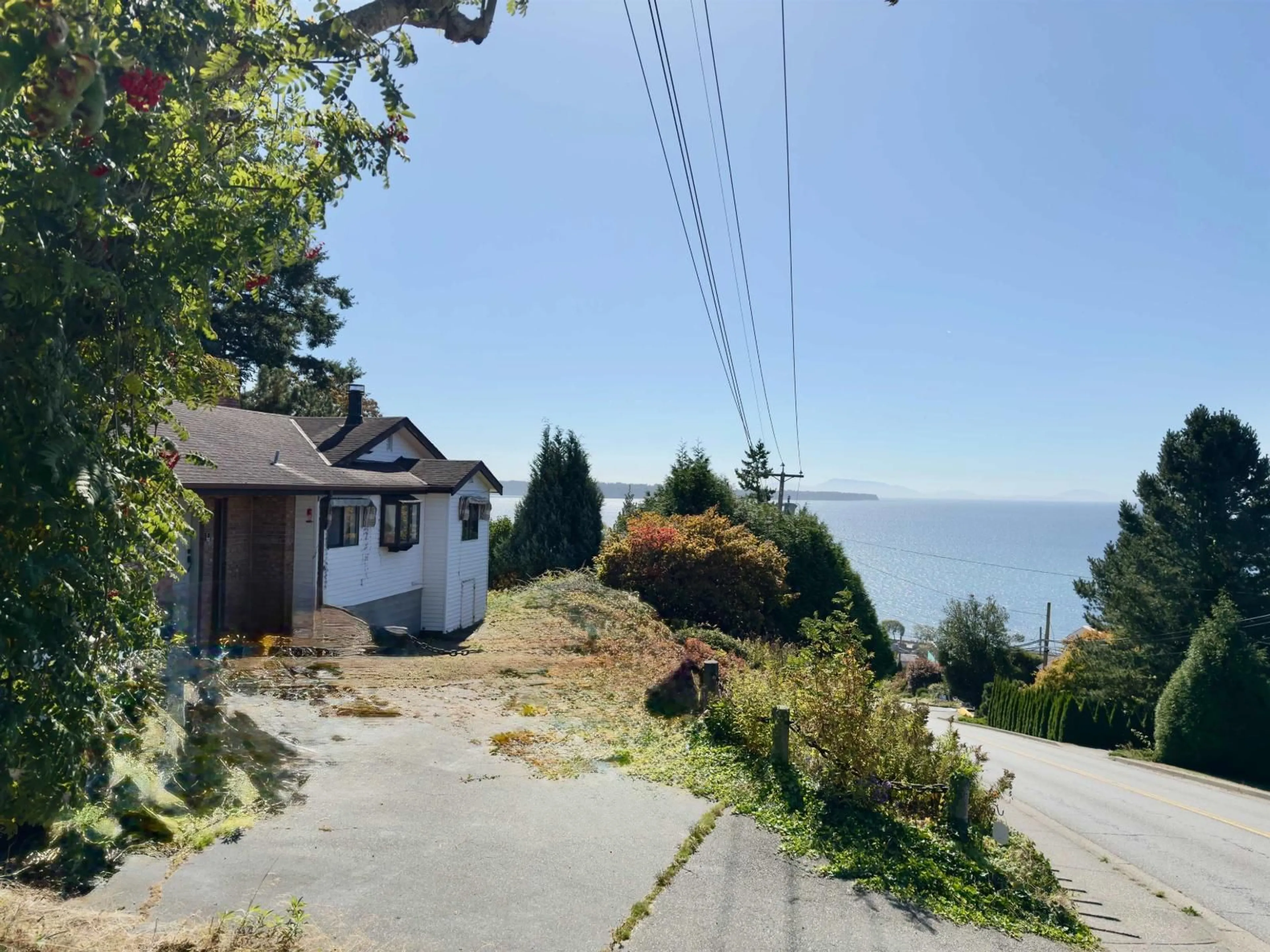 A pic from outside/outdoor area/front of a property/back of a property/a pic from drone, water/lake/river/ocean view for 1352 OXFORD, White Rock British Columbia V4B3R2