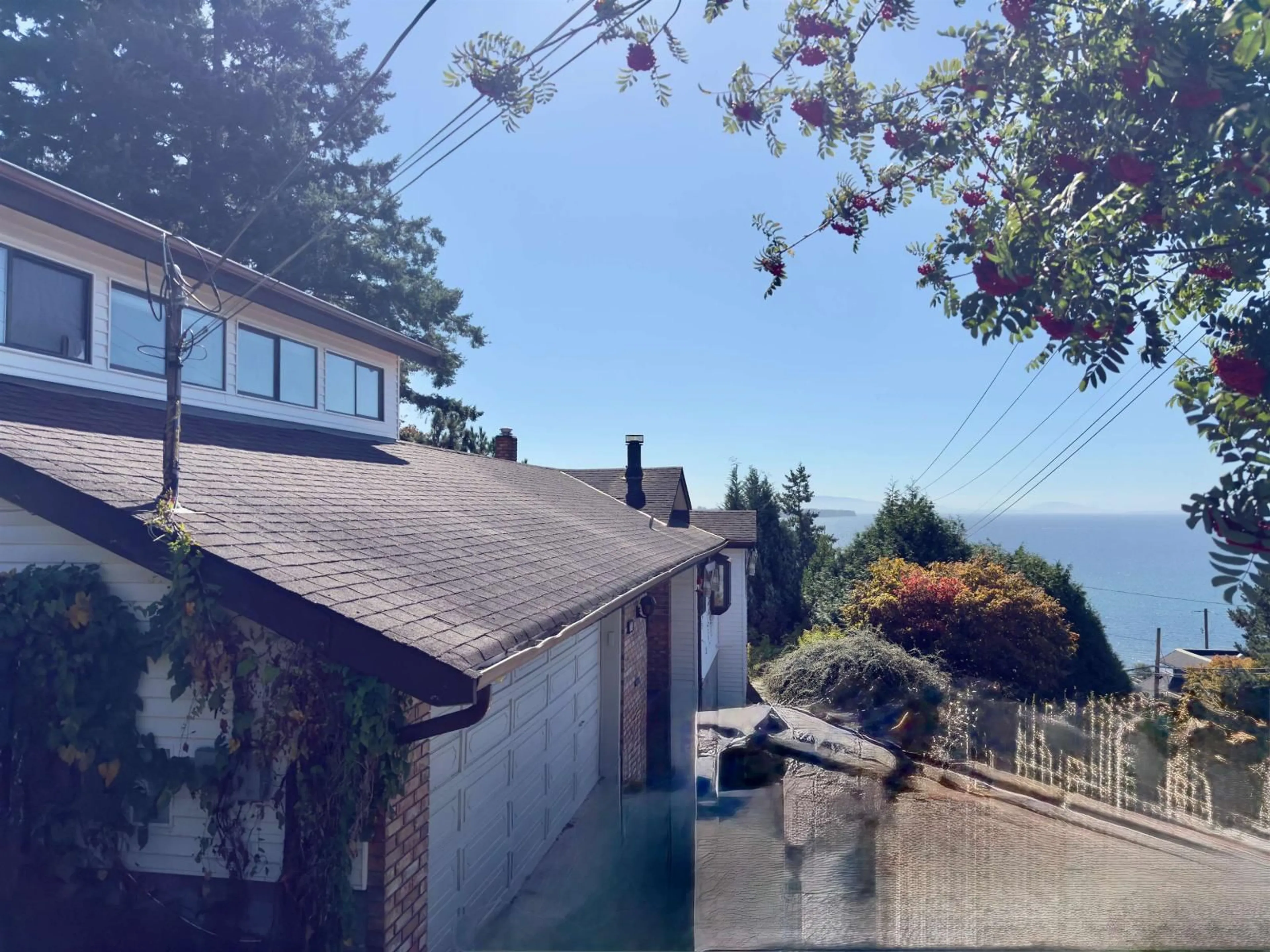 A pic from outside/outdoor area/front of a property/back of a property/a pic from drone, water/lake/river/ocean view for 1352 OXFORD, White Rock British Columbia V4B3R2