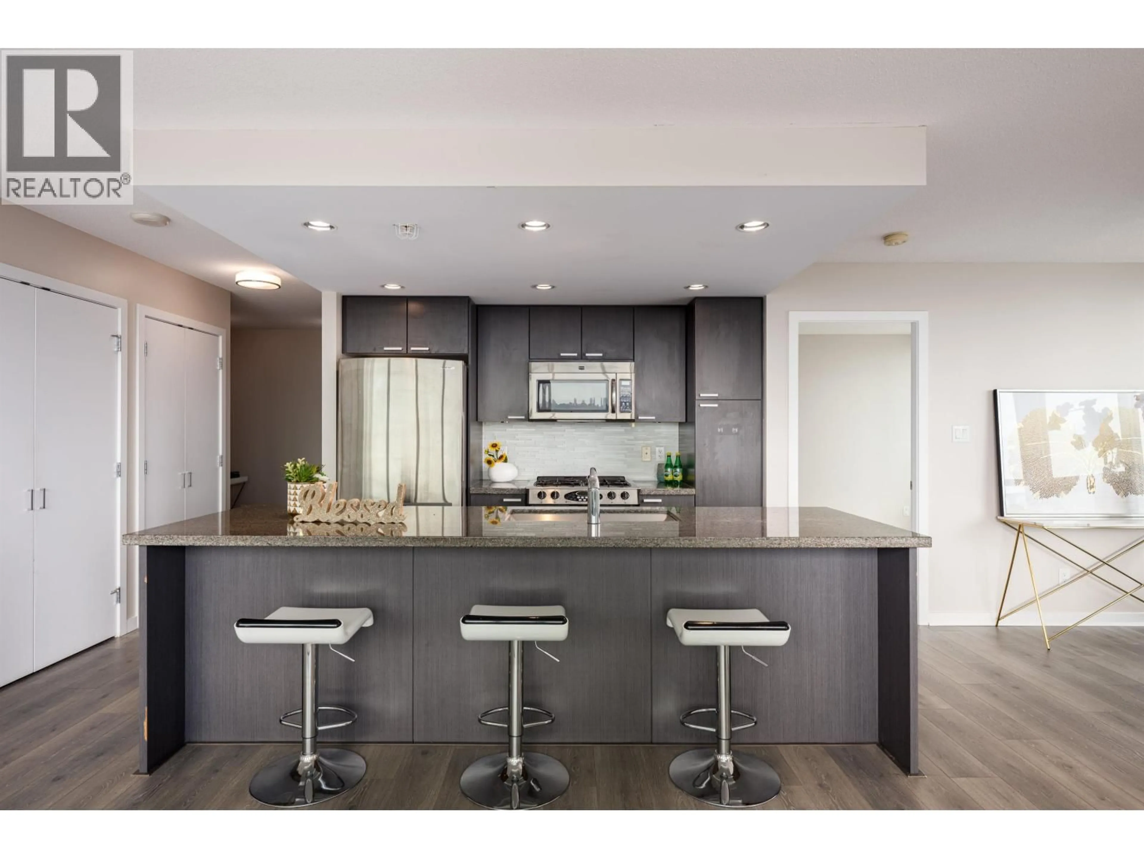 Contemporary kitchen, wood/laminate floor for 1403 - 2200 DOUGLAS ROAD, Burnaby British Columbia V5C0G8