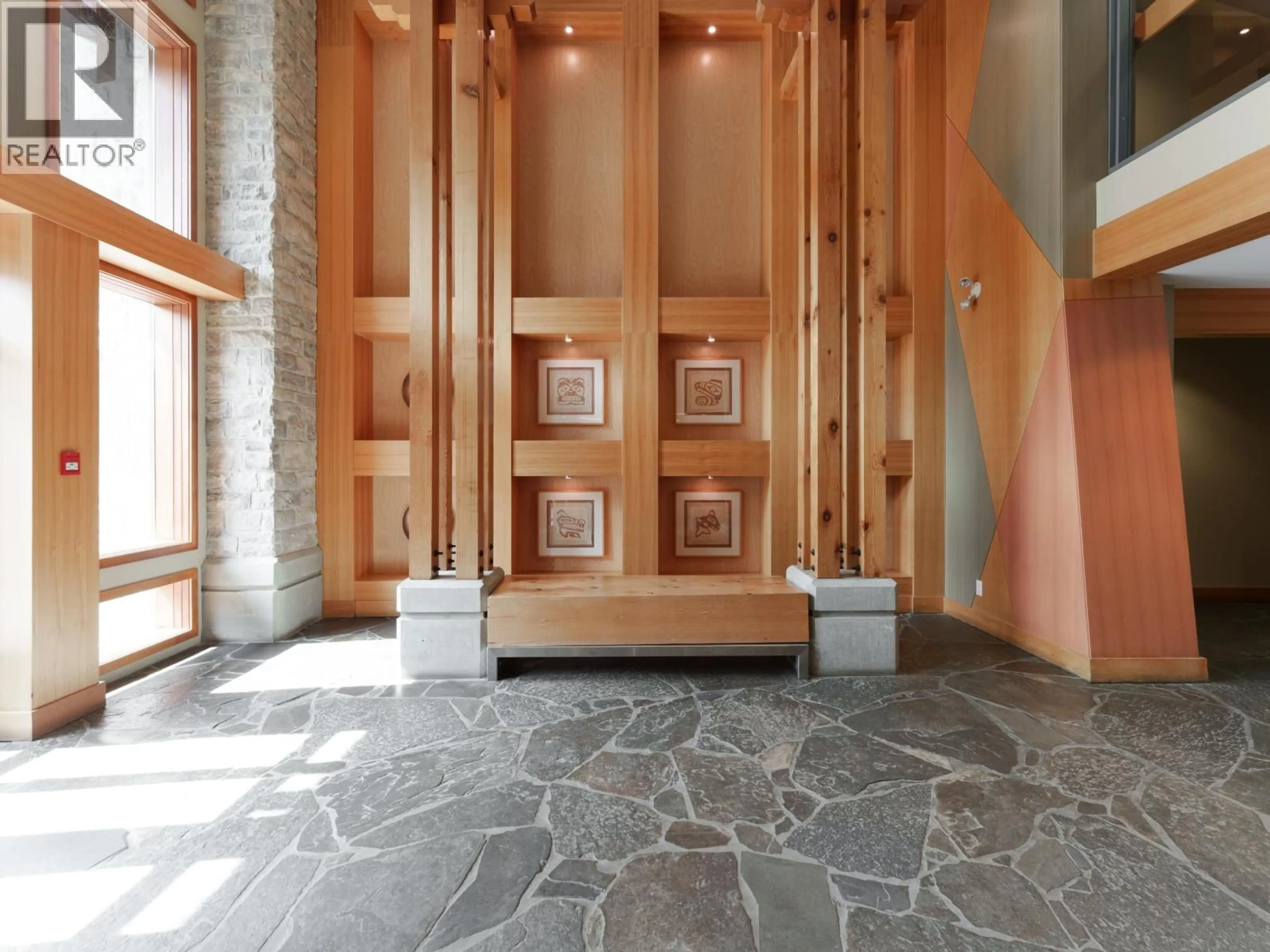 Indoor foyer for 422 - 580 RAVEN WOODS DRIVE, North Vancouver British Columbia V7G2T2