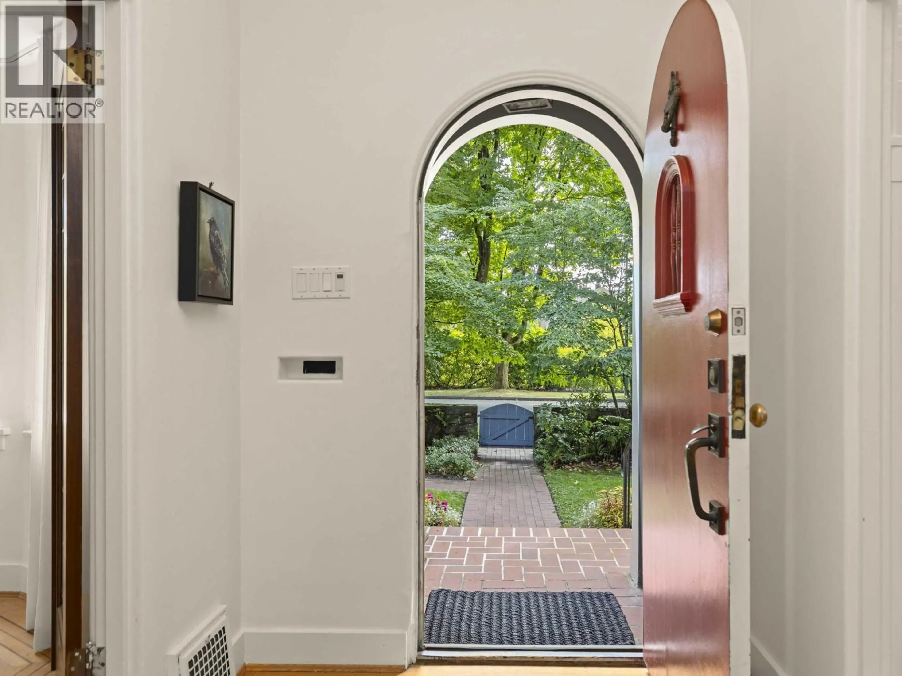 Indoor entryway for 2527 37TH AVENUE, Vancouver British Columbia V6N2T3