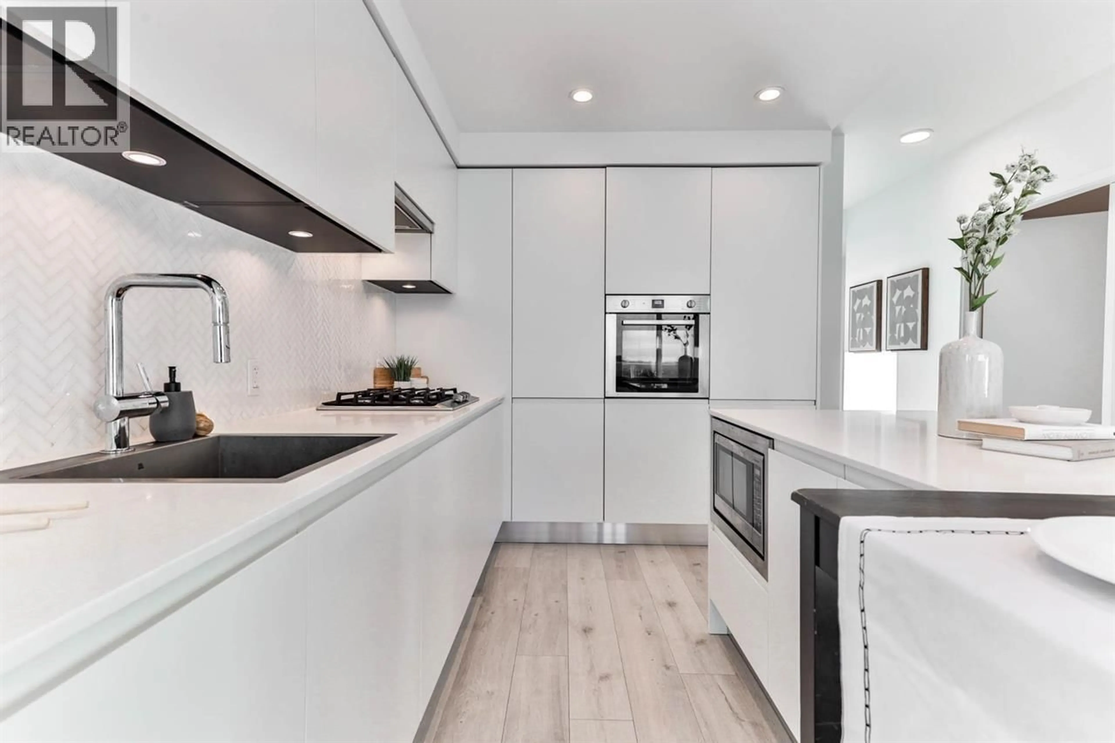 Contemporary kitchen, unknown for 1007 - 3833 EVERGREEN PLACE, Burnaby British Columbia V3J0M2