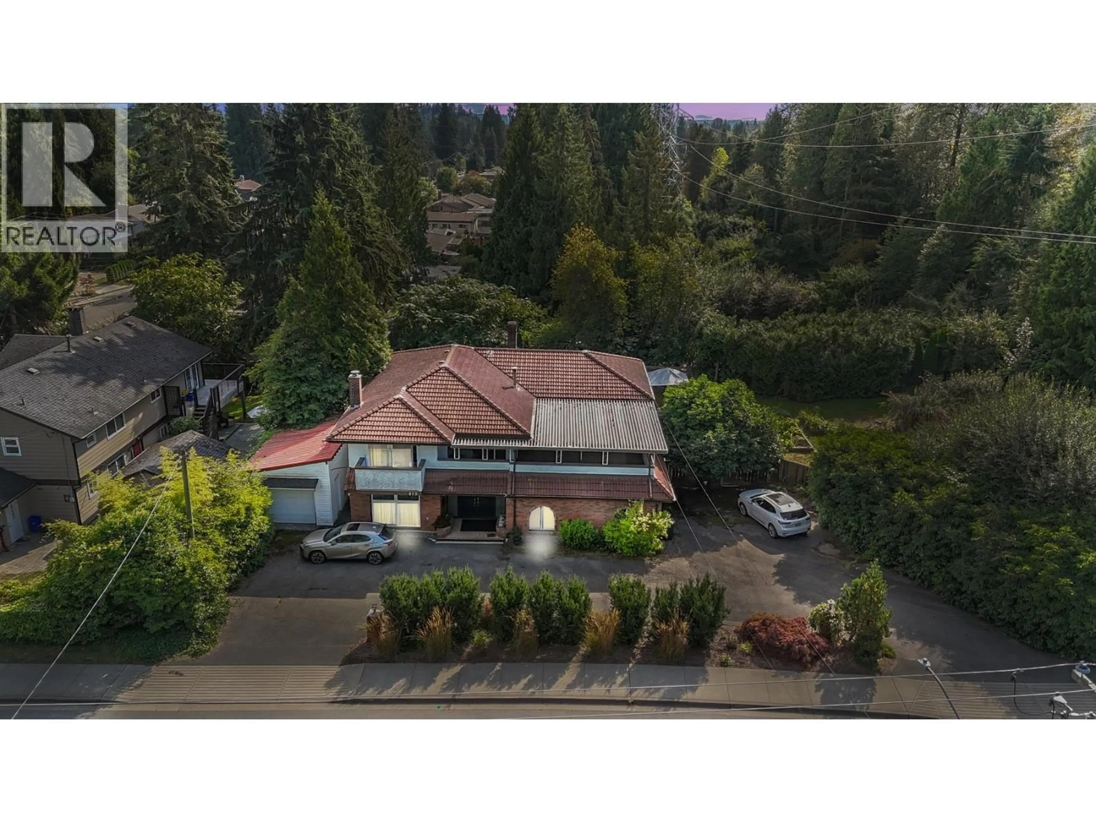 A pic from outside/outdoor area/front of a property/back of a property/a pic from drone, unknown for 815 29TH STREET, North Vancouver British Columbia V7K1B6