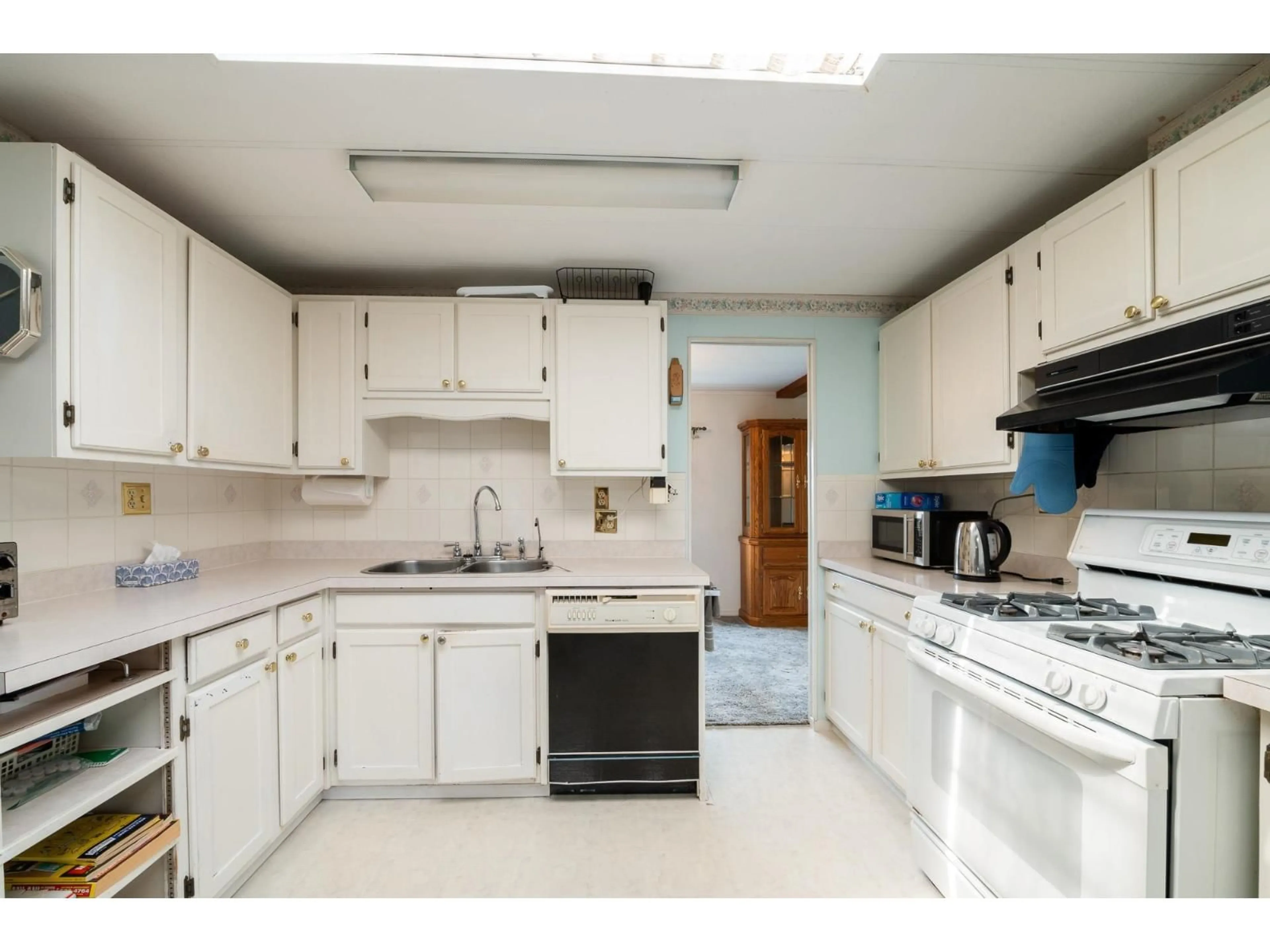 Standard kitchen, unknown for 2184 CUMBRIA, Surrey British Columbia V4A5K3