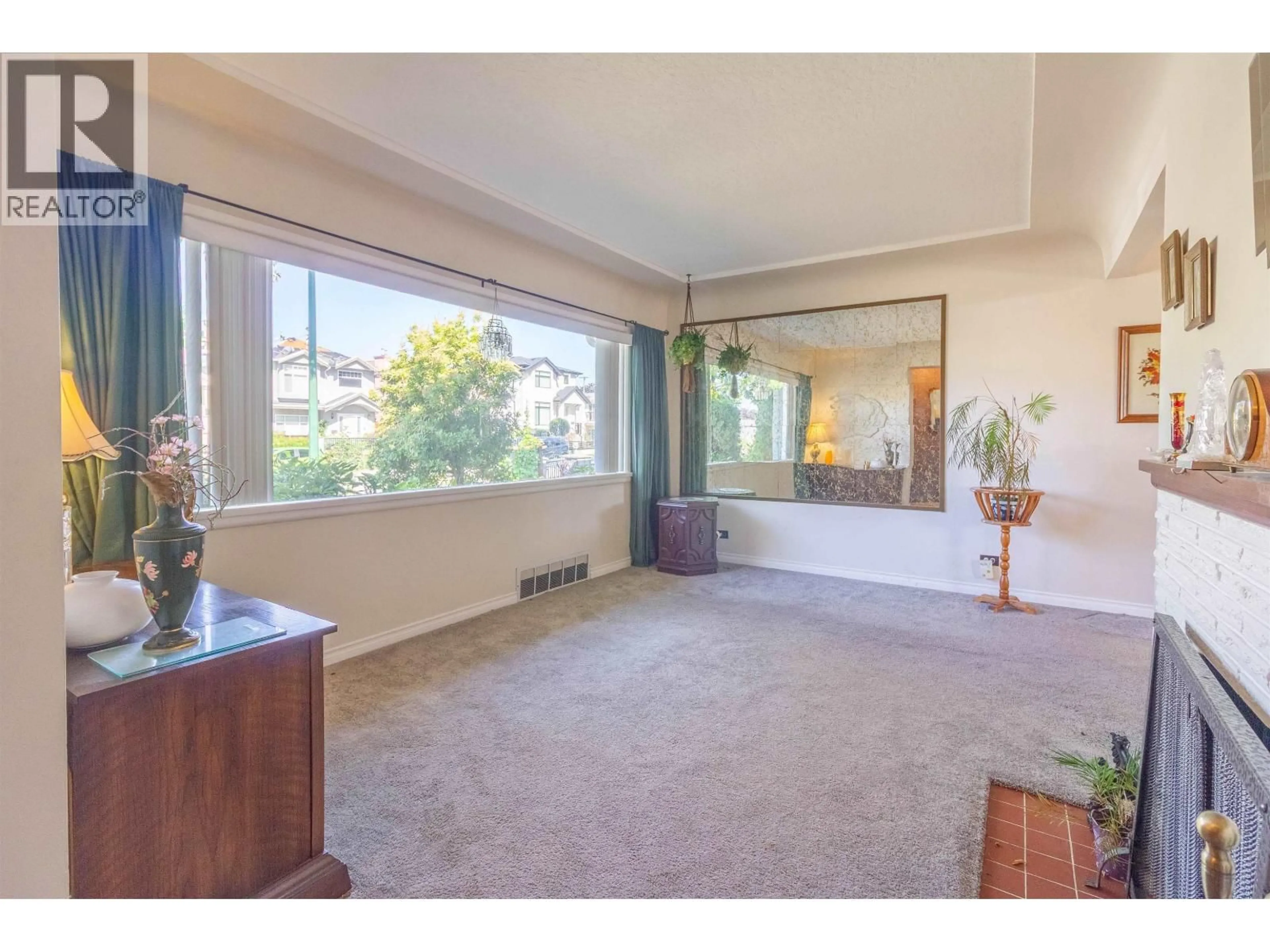 Unknown for 4342 PARKER STREET, Burnaby British Columbia V5C3C5