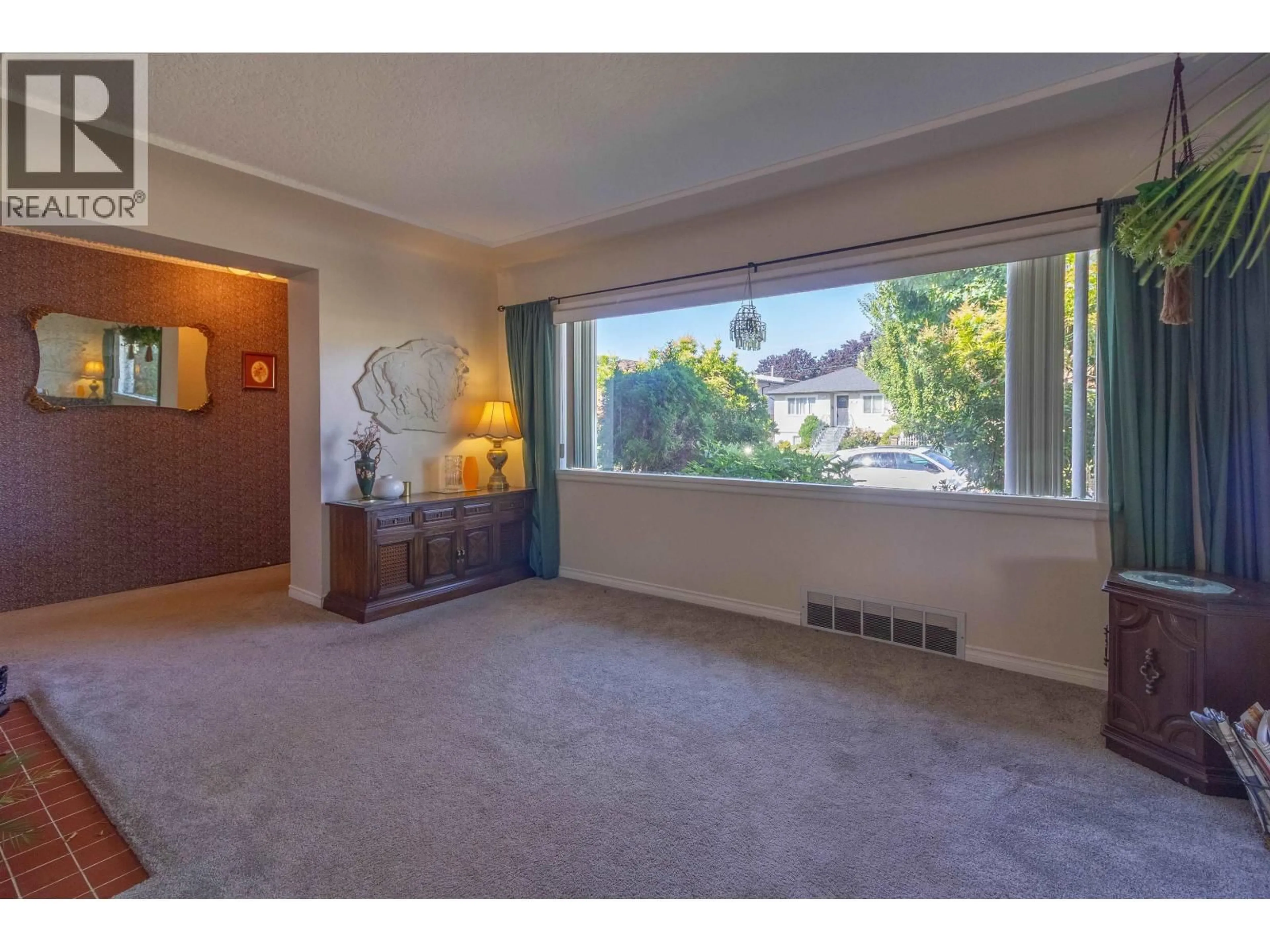 A pic of a room for 4342 PARKER STREET, Burnaby British Columbia V5C3C5