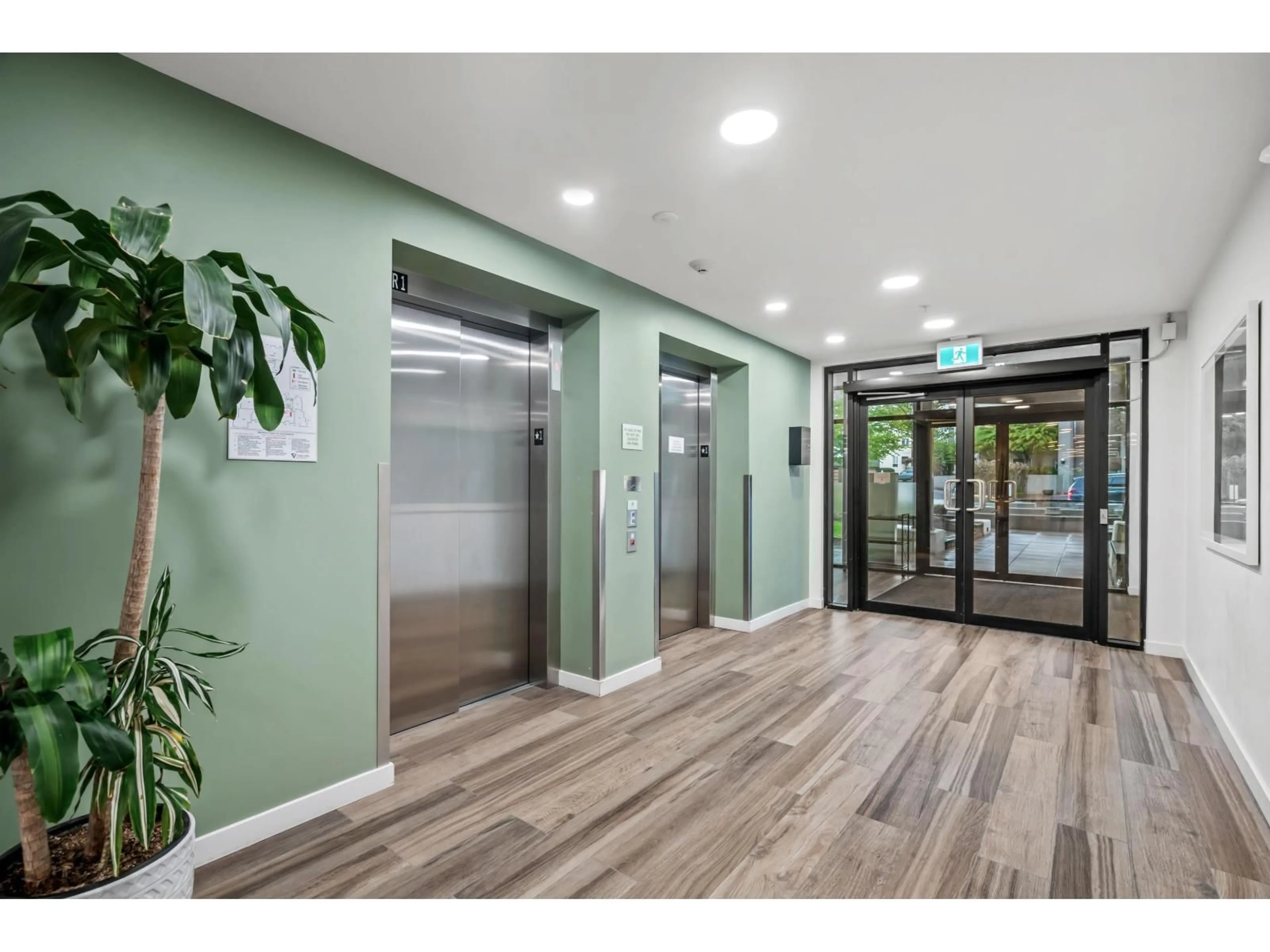 Indoor foyer for 502 - 3182 GLADWIN, Abbotsford British Columbia V2T0K8
