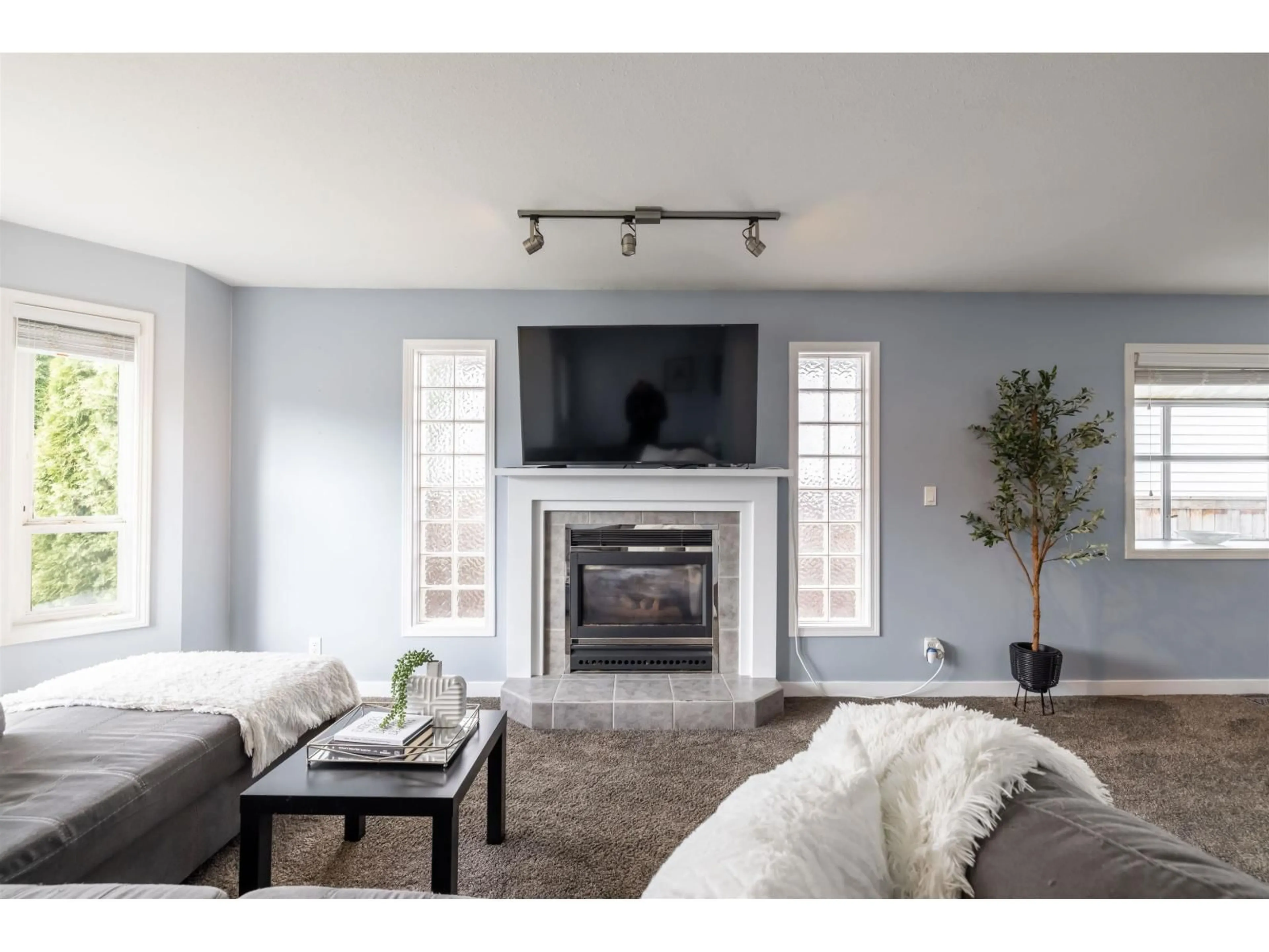 Living room with furniture, unknown for 34775 2ND, Abbotsford British Columbia V2S8C1