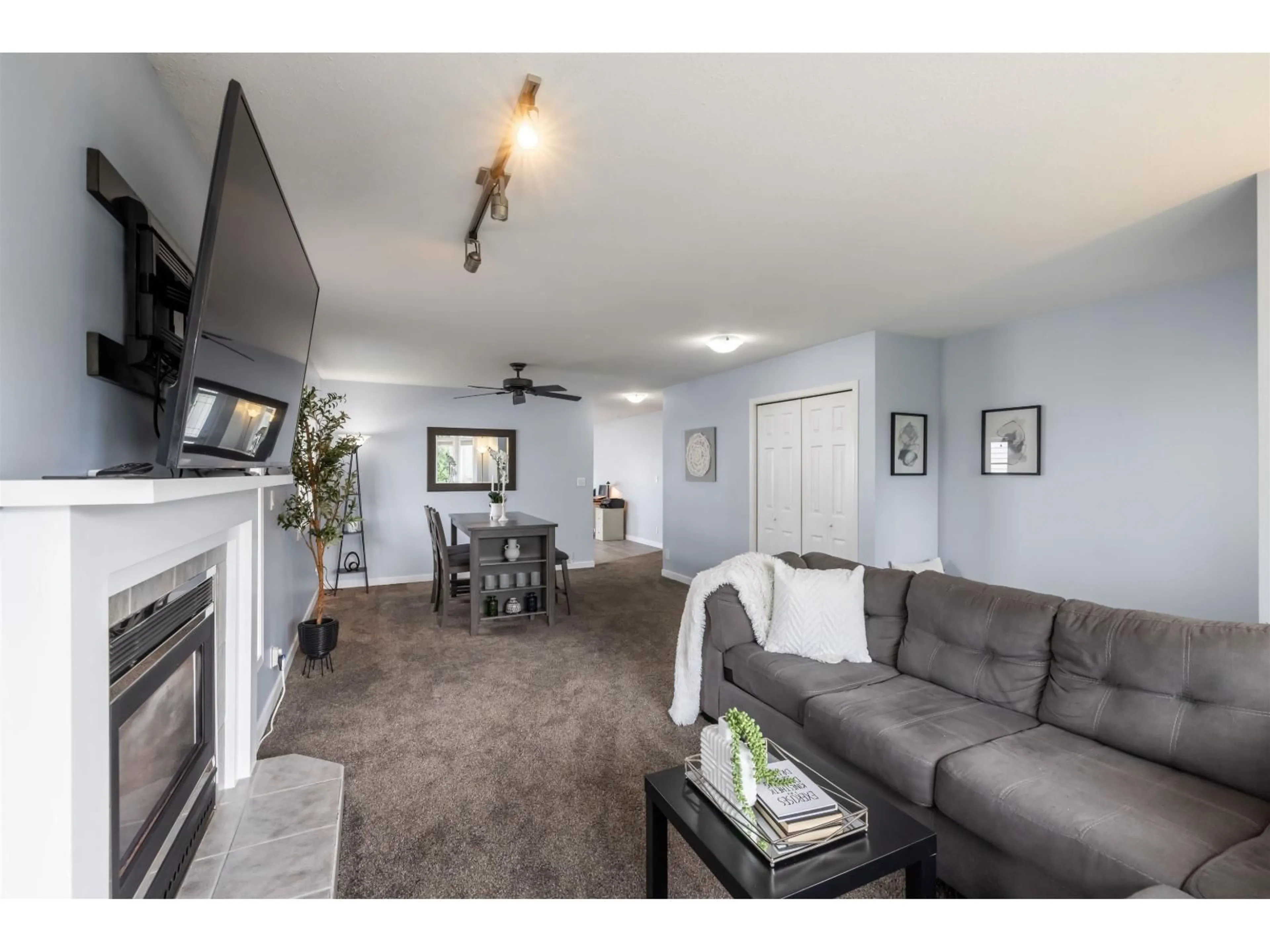 Living room with furniture, unknown for 34775 2ND, Abbotsford British Columbia V2S8C1