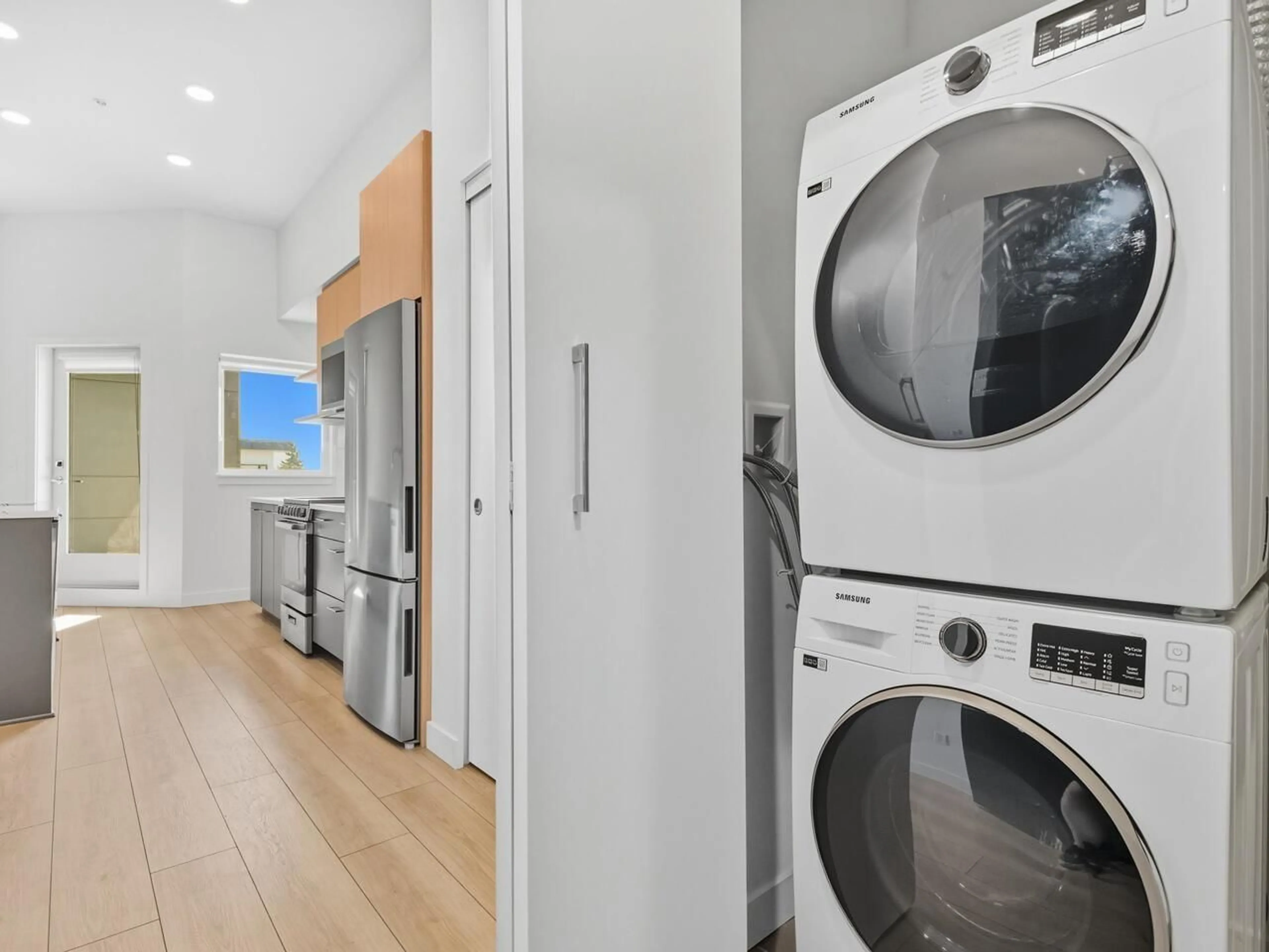 Laundry room for 617 - 10777 138, Surrey British Columbia V3T0T5