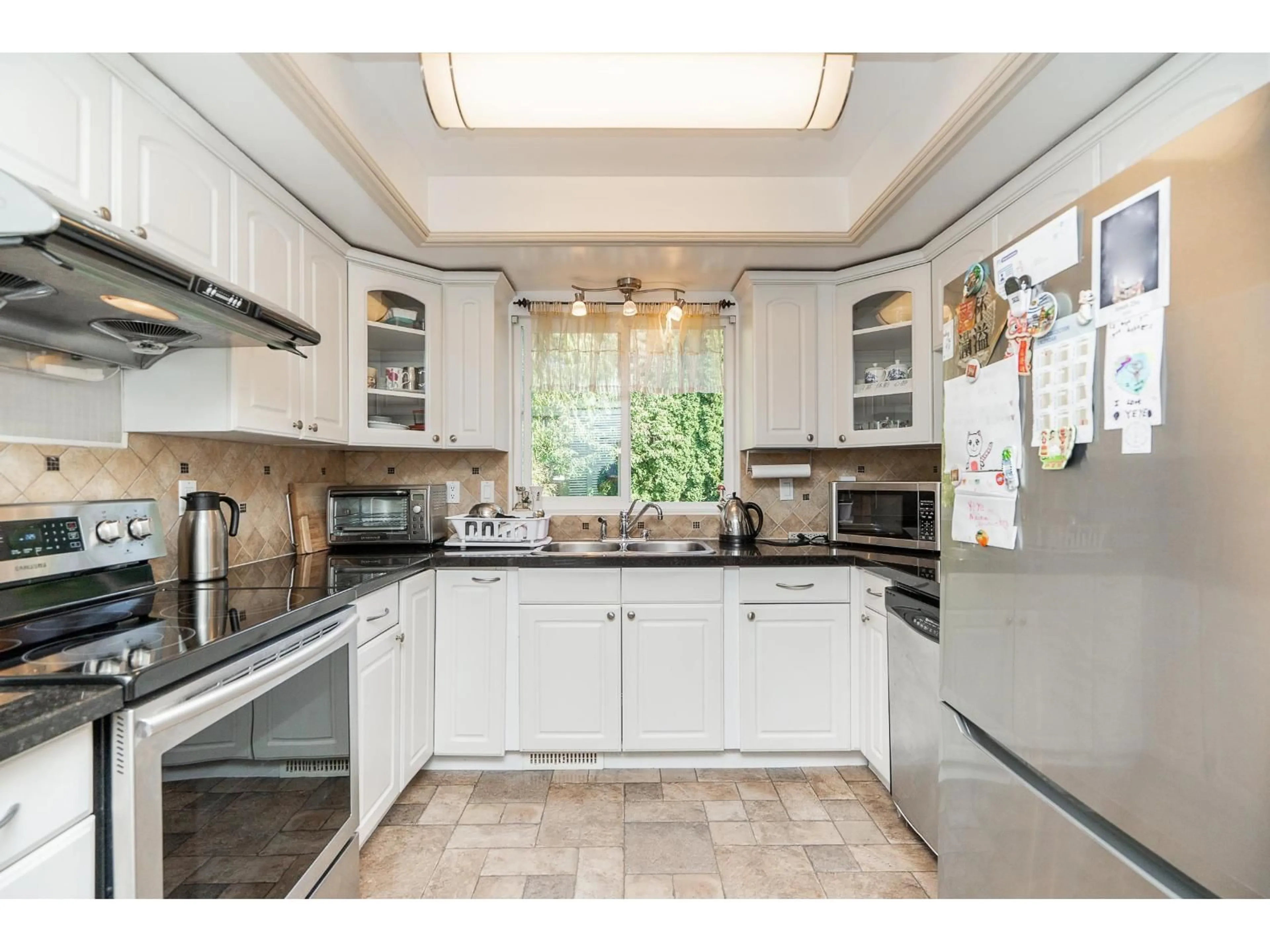 Open concept kitchen, ceramic/tile floor for 9674 155A, Surrey British Columbia V3R7N8
