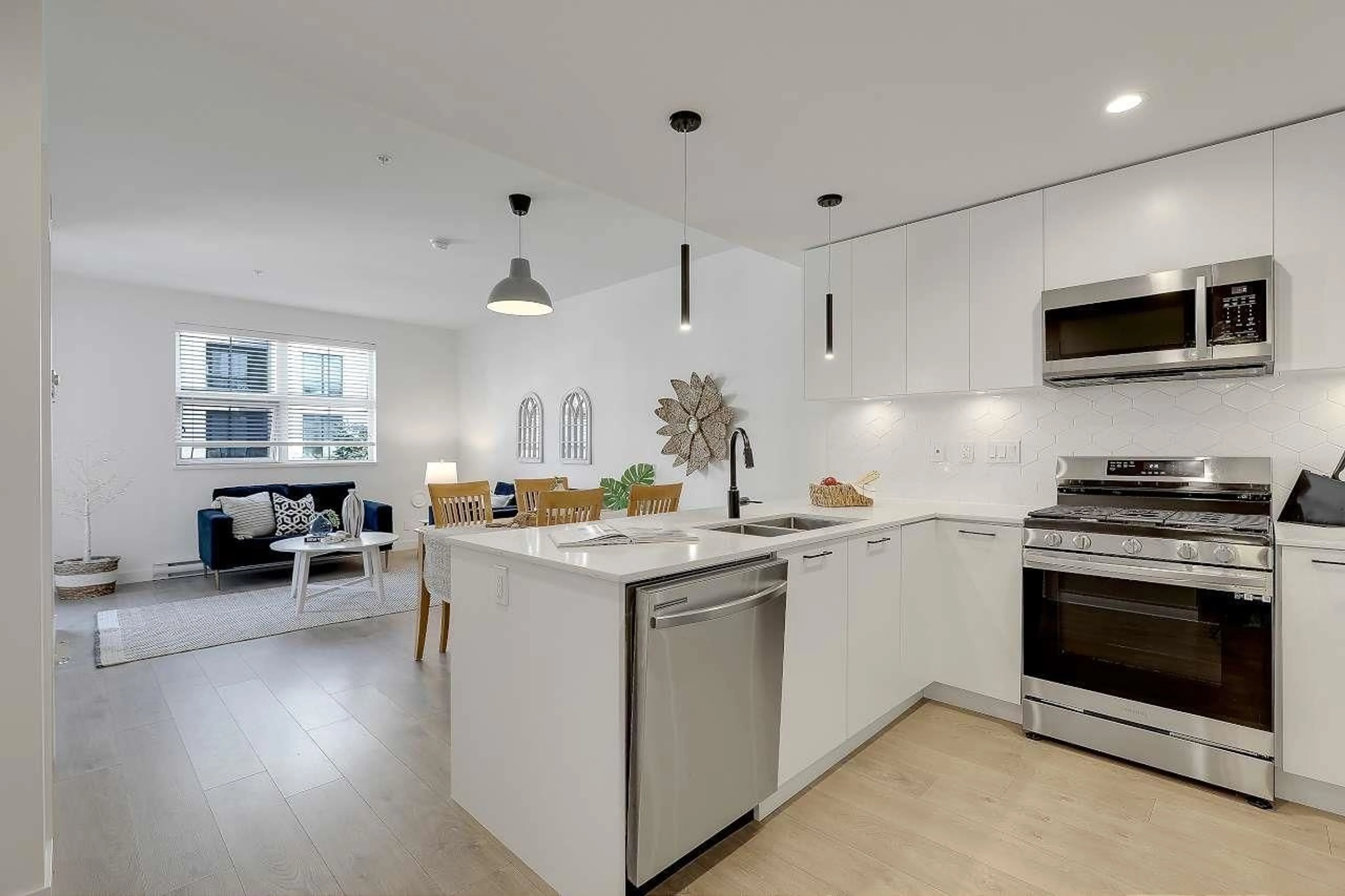 Open concept kitchen, unknown for F208 - 8353 200A, Langley British Columbia V2Y5K7