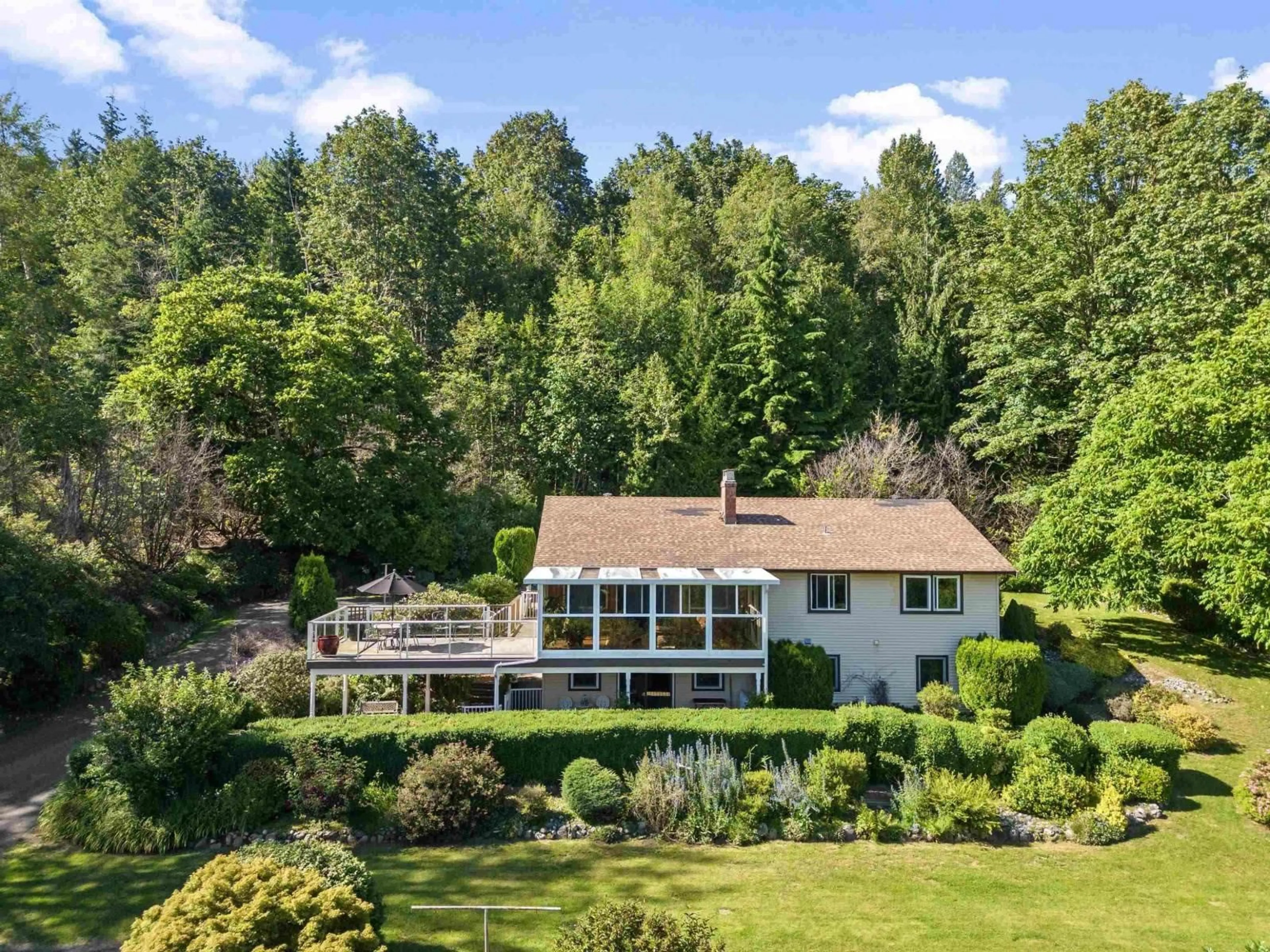 A pic from outside/outdoor area/front of a property/back of a property/a pic from drone, water/lake/river/ocean view for 31155 OLSON, Mission British Columbia V4S1E8