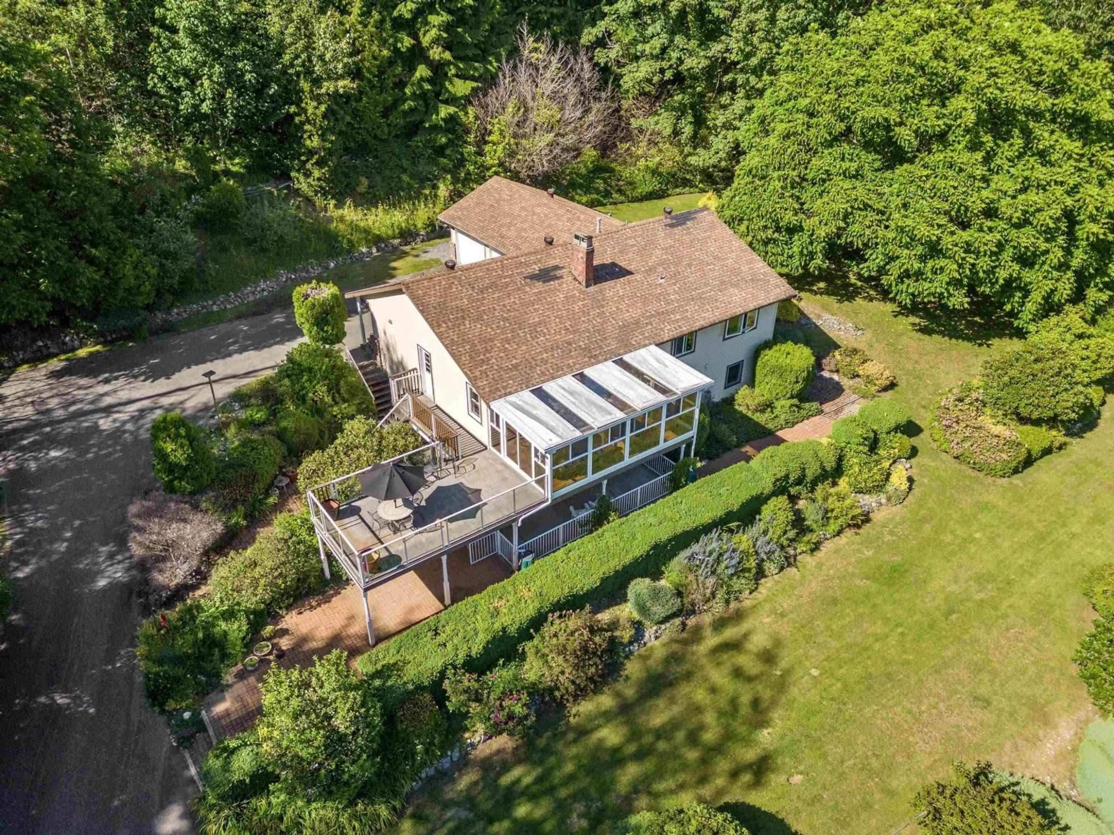 A pic from outside/outdoor area/front of a property/back of a property/a pic from drone, building for 31155 OLSON, Mission British Columbia V4S1E8