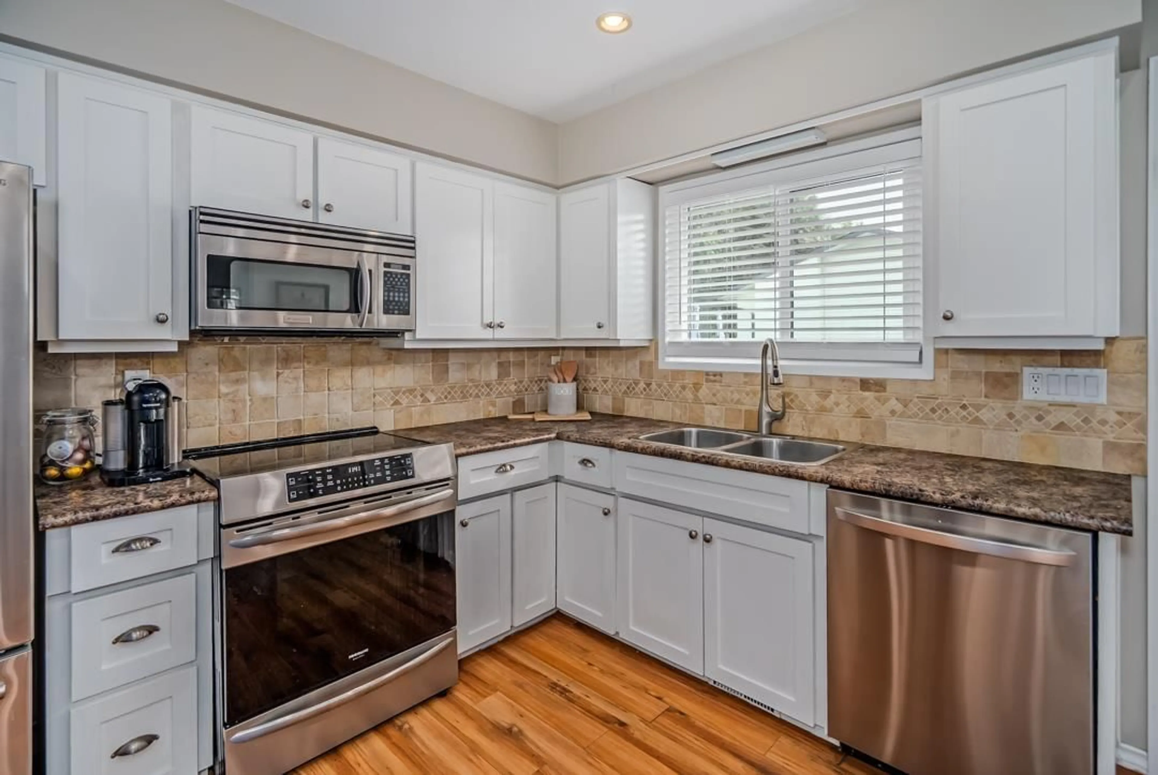 Standard kitchen, ceramic/tile floor for 9210 212A, Langley British Columbia V1M2B9