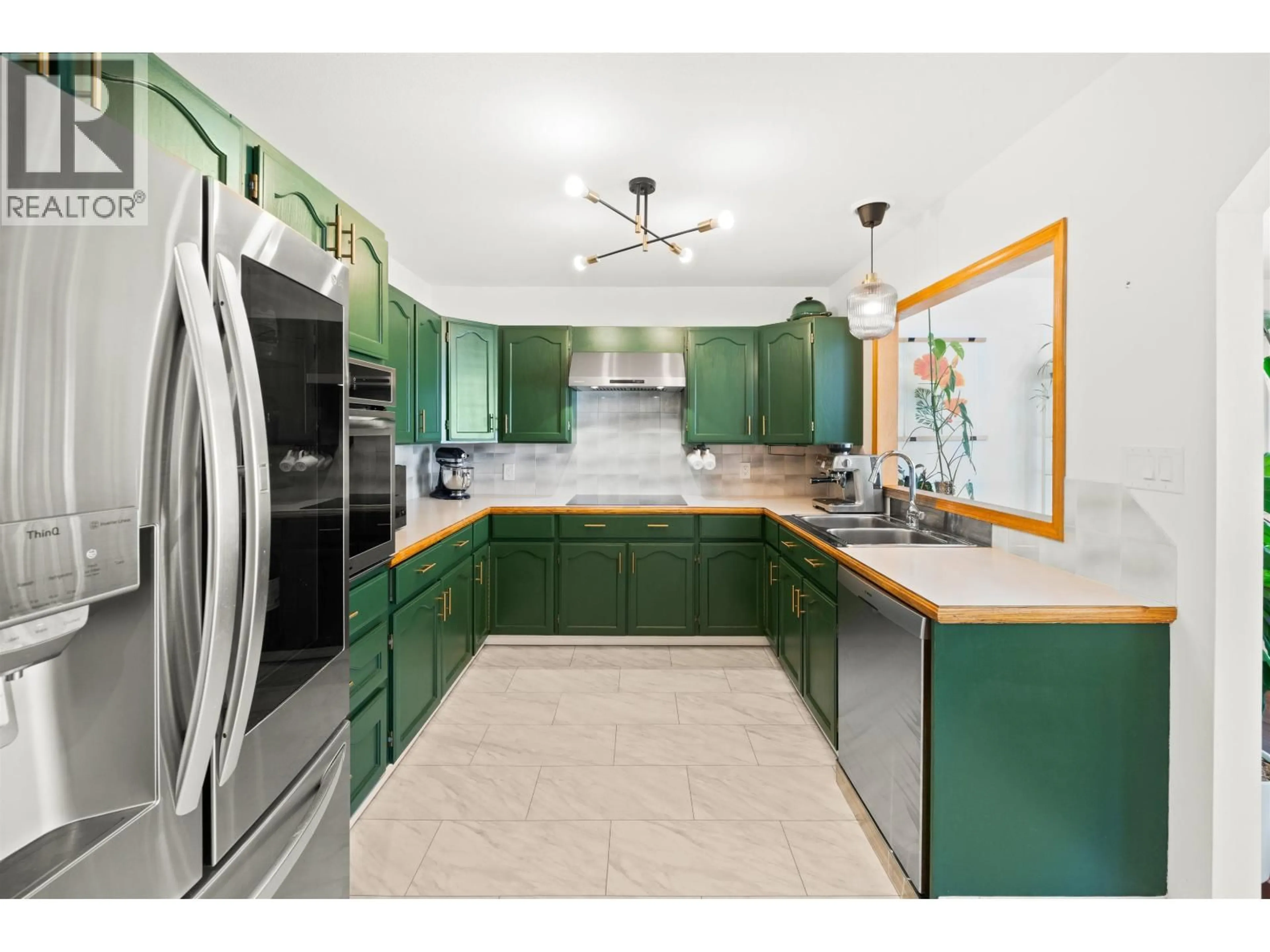 Open concept kitchen, ceramic/tile floor for 231 PRINCESS STREET, New Westminster British Columbia V3L1V6