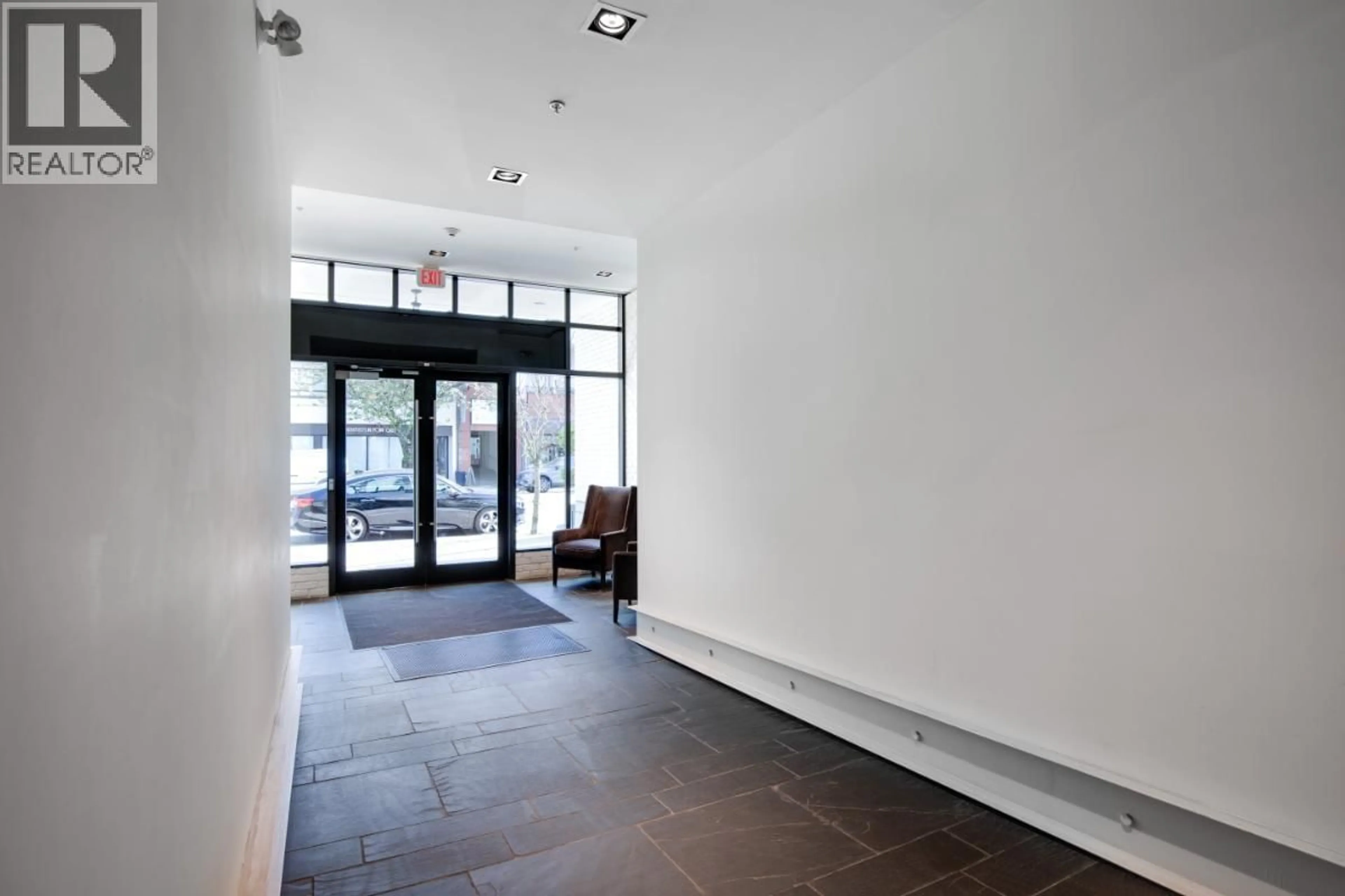 Indoor foyer for 309 - 4355 W 10TH AVENUE, Vancouver British Columbia V6R2H6