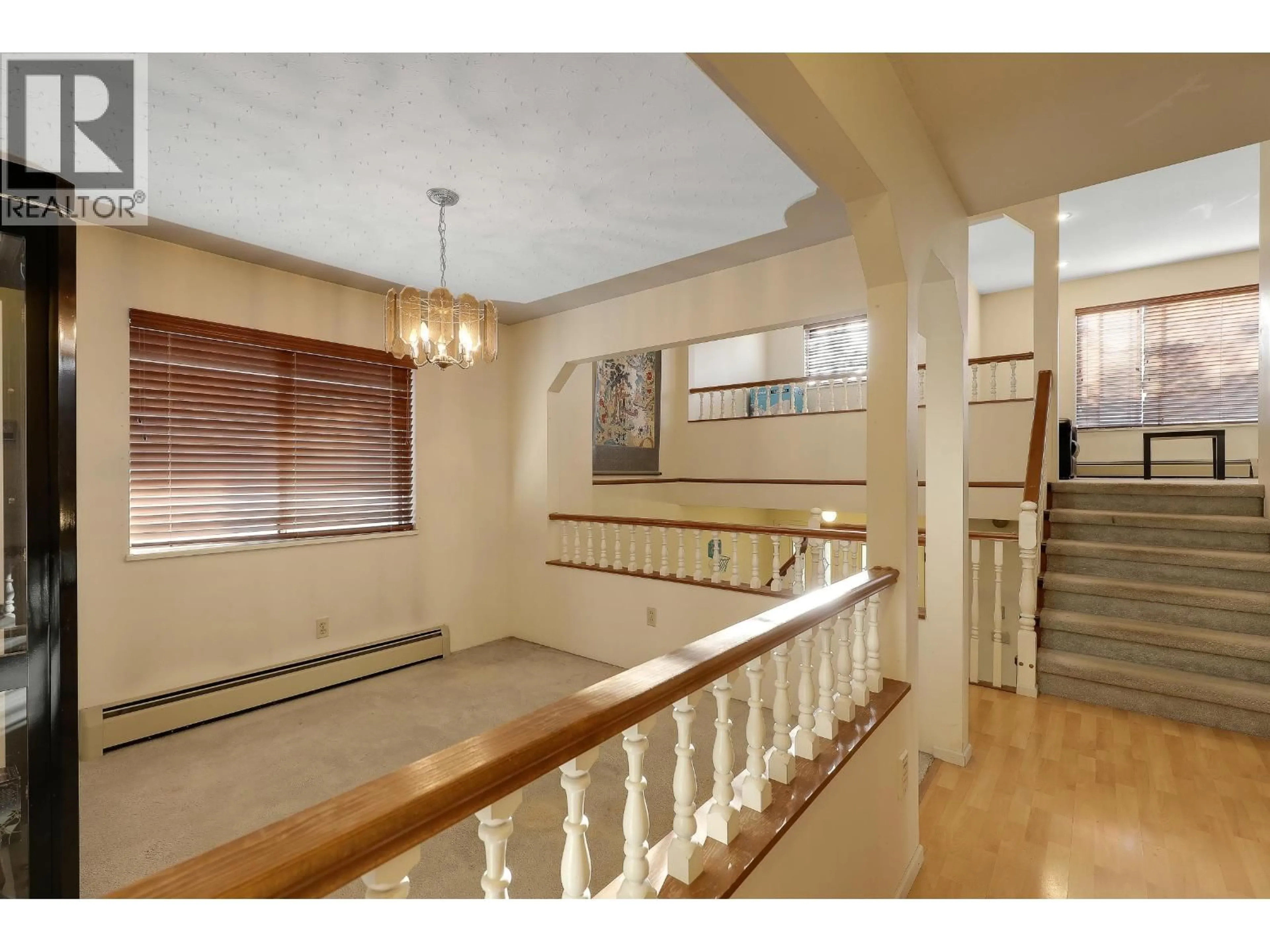 Indoor foyer for 4680 HOY STREET, Vancouver British Columbia V5R4N4