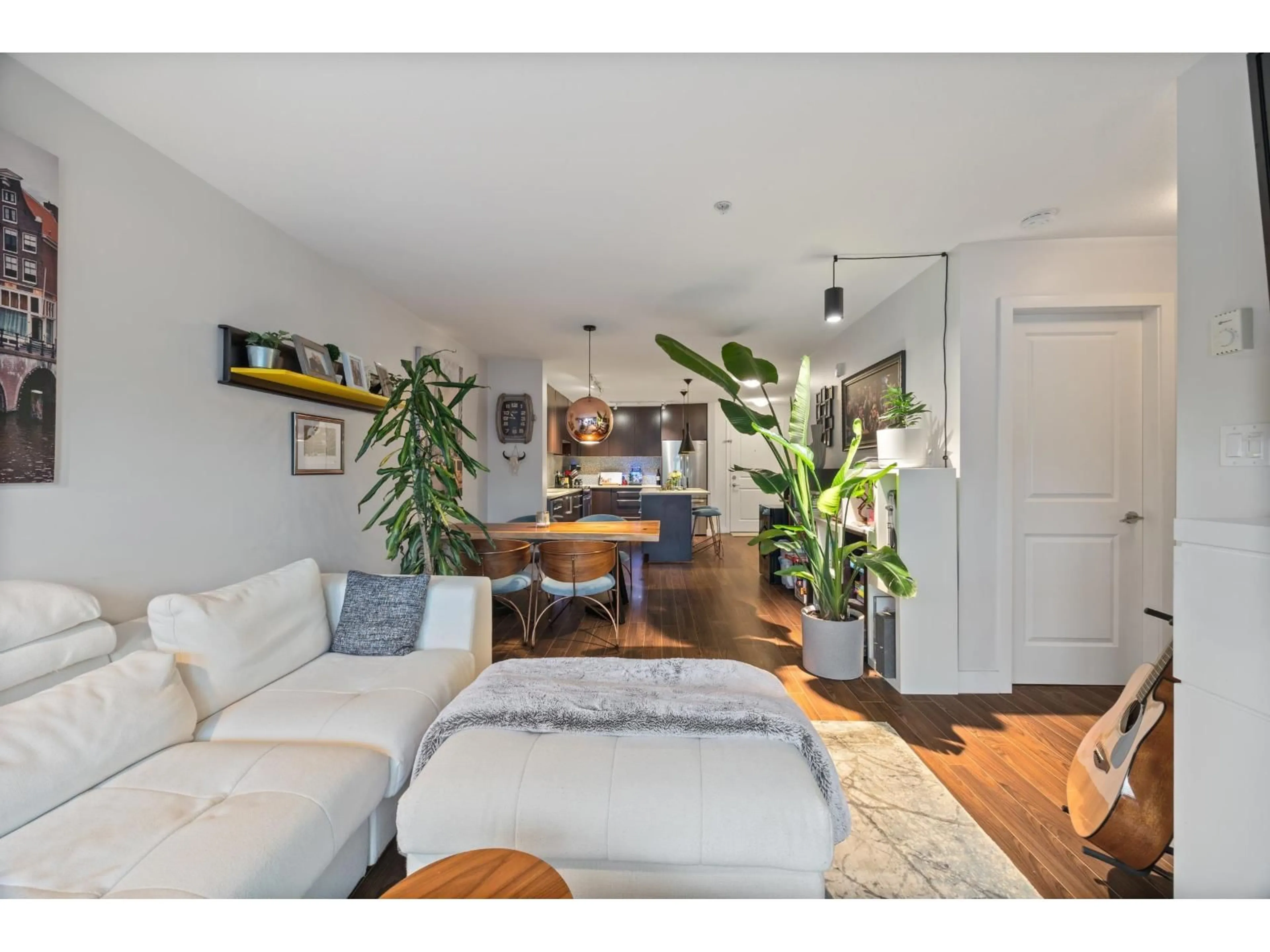 Living room with furniture, unknown for 201 - 15745 CROYDON, Surrey British Columbia V3Z2L5