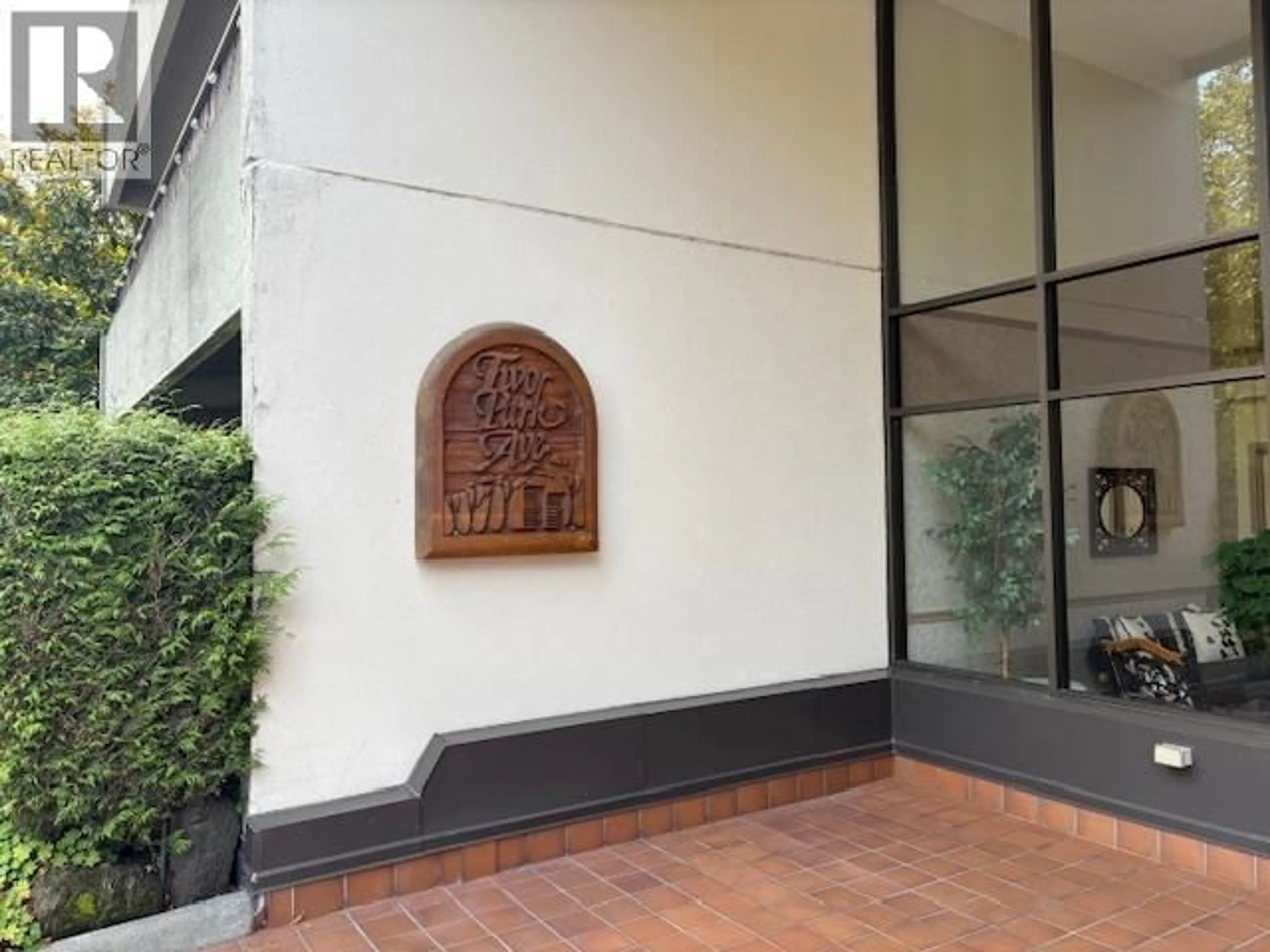 Indoor foyer for 203 - 4194 MAYWOOD STREET, Burnaby British Columbia V5H4E9