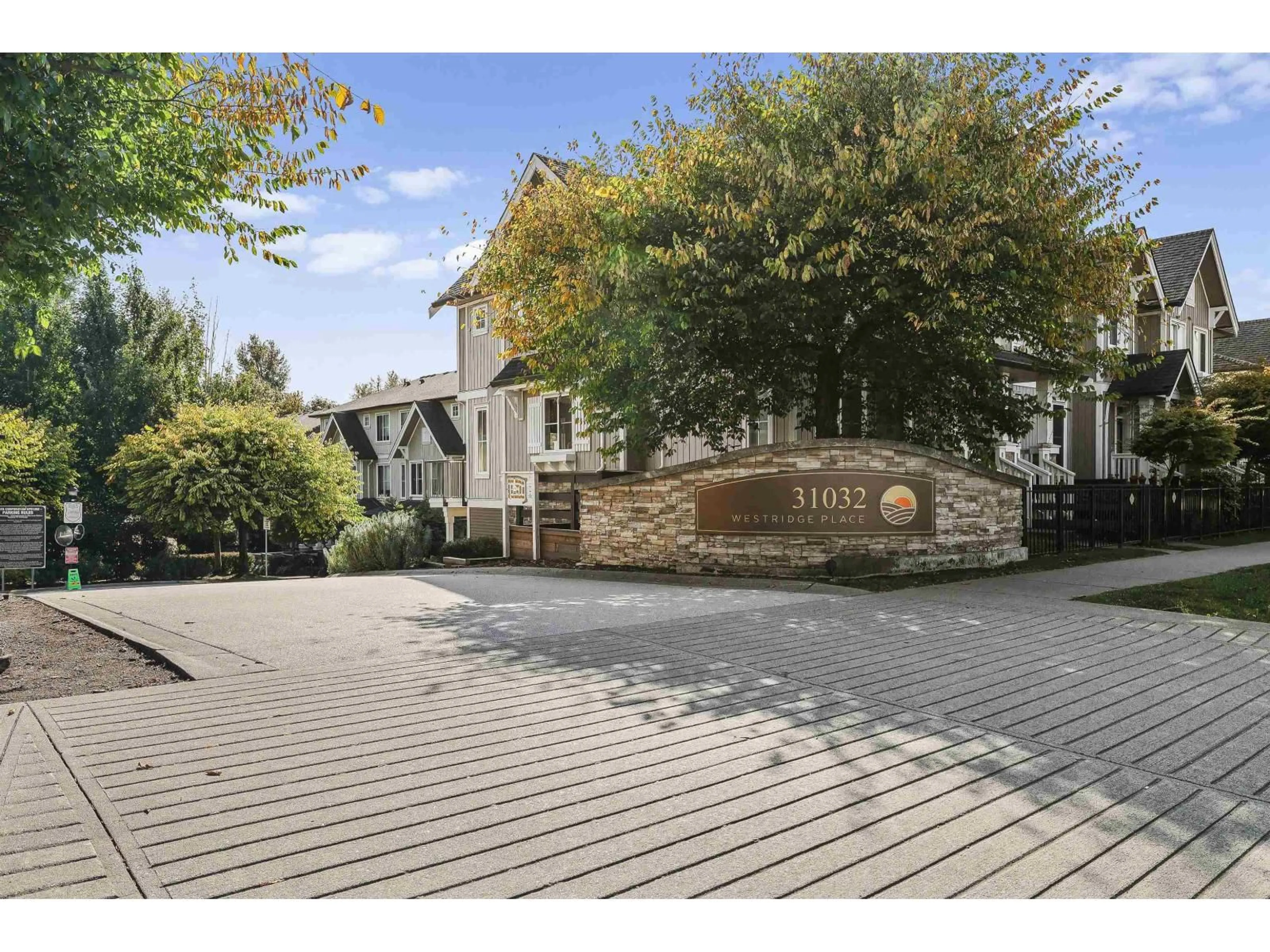 A pic from outside/outdoor area/front of a property/back of a property/a pic from drone, street for 81 - 31032 WESTRIDGE, Abbotsford British Columbia V2T0C6