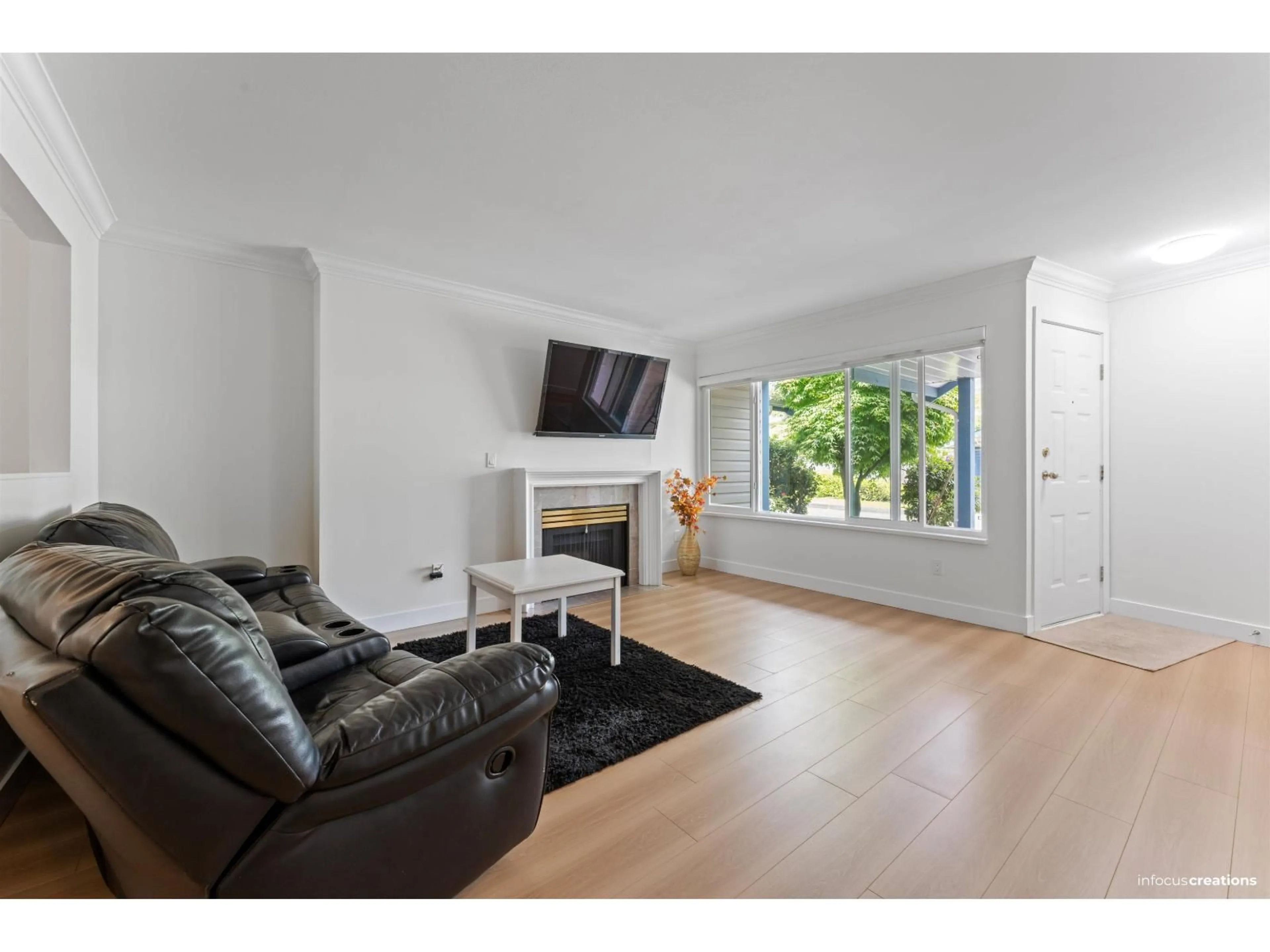 Living room with furniture, unknown for 101 - 7881 120A, Surrey British Columbia V3W0Y7