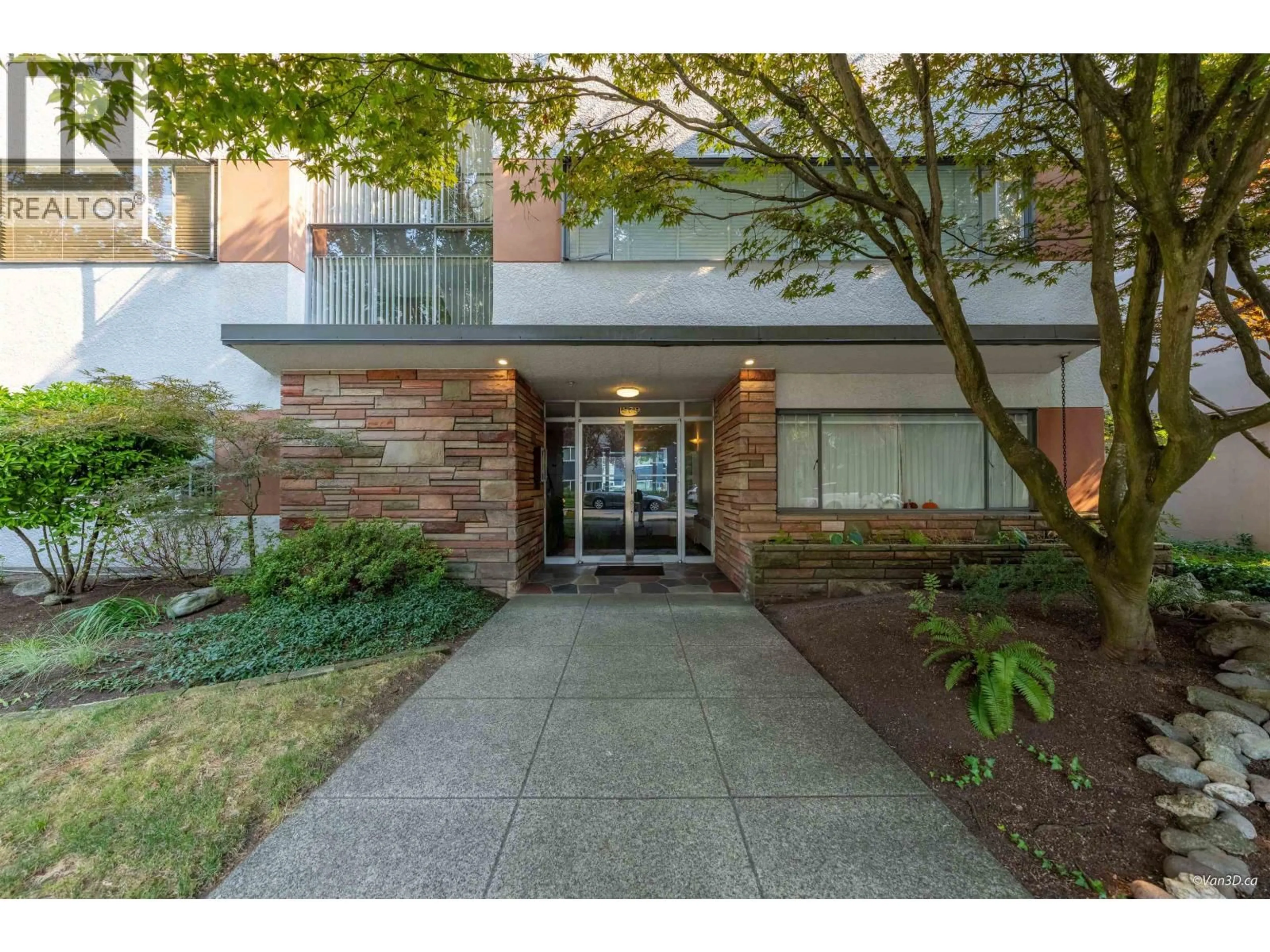Indoor foyer for 106 - 1879 BARCLAY STREET, Vancouver British Columbia V6G1K7