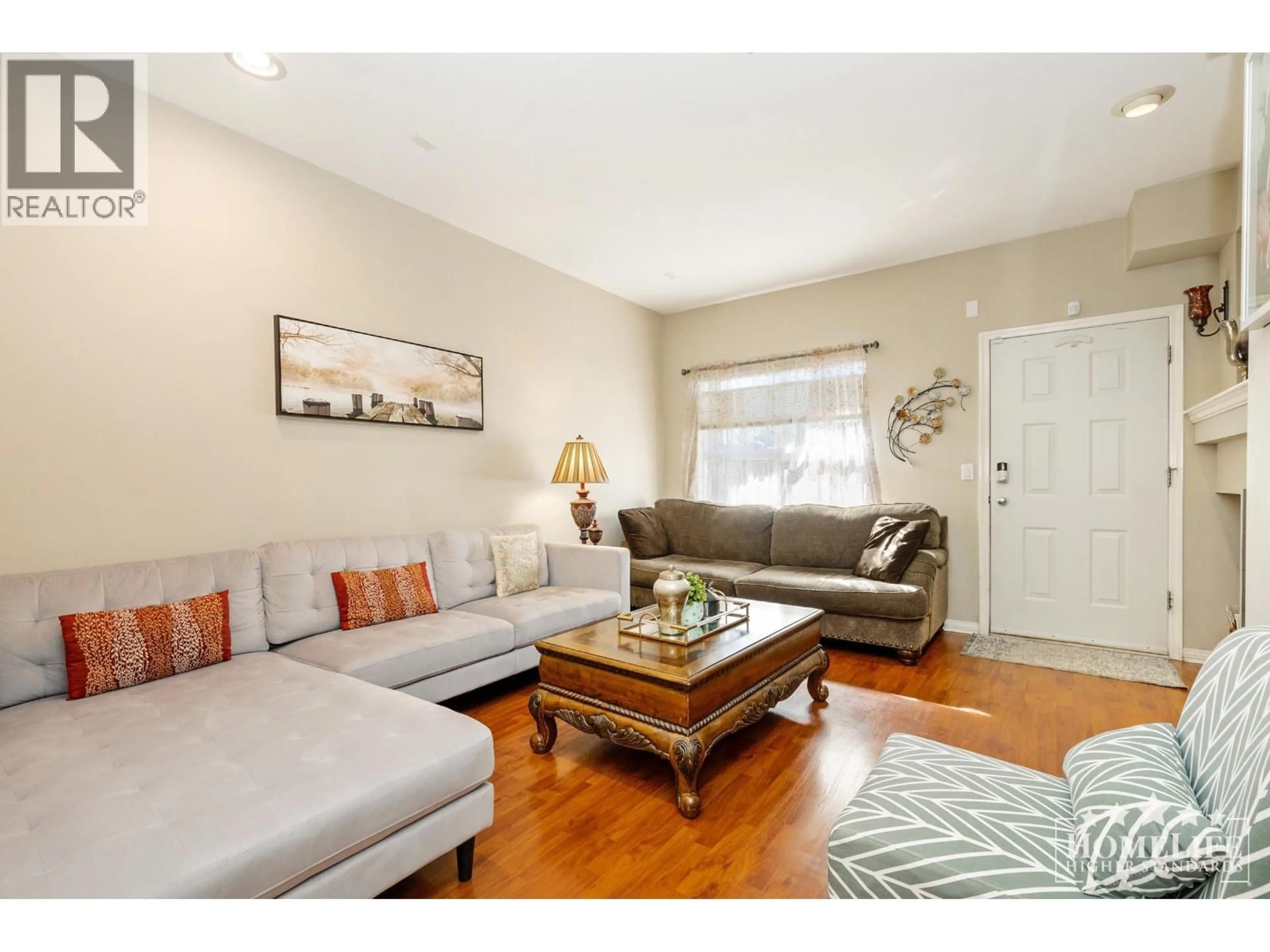 Living room with furniture, wood/laminate floor for 64 - 1055 RIVERWOOD GATE, Port Coquitlam British Columbia V3B8C3