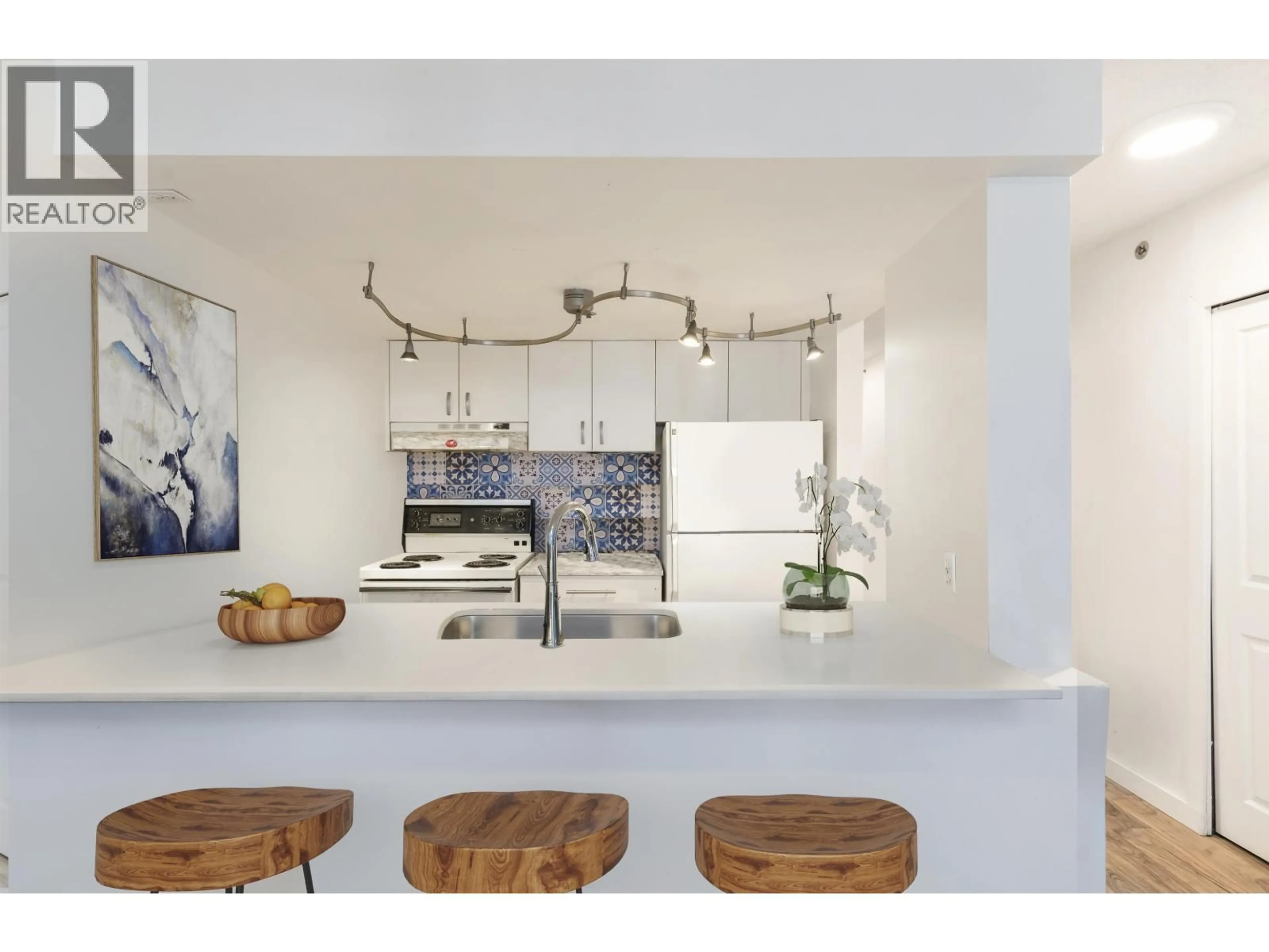 Open concept kitchen, ceramic/tile floor for 1004 - 789 DRAKE STREET, Vancouver British Columbia V6Z2N7