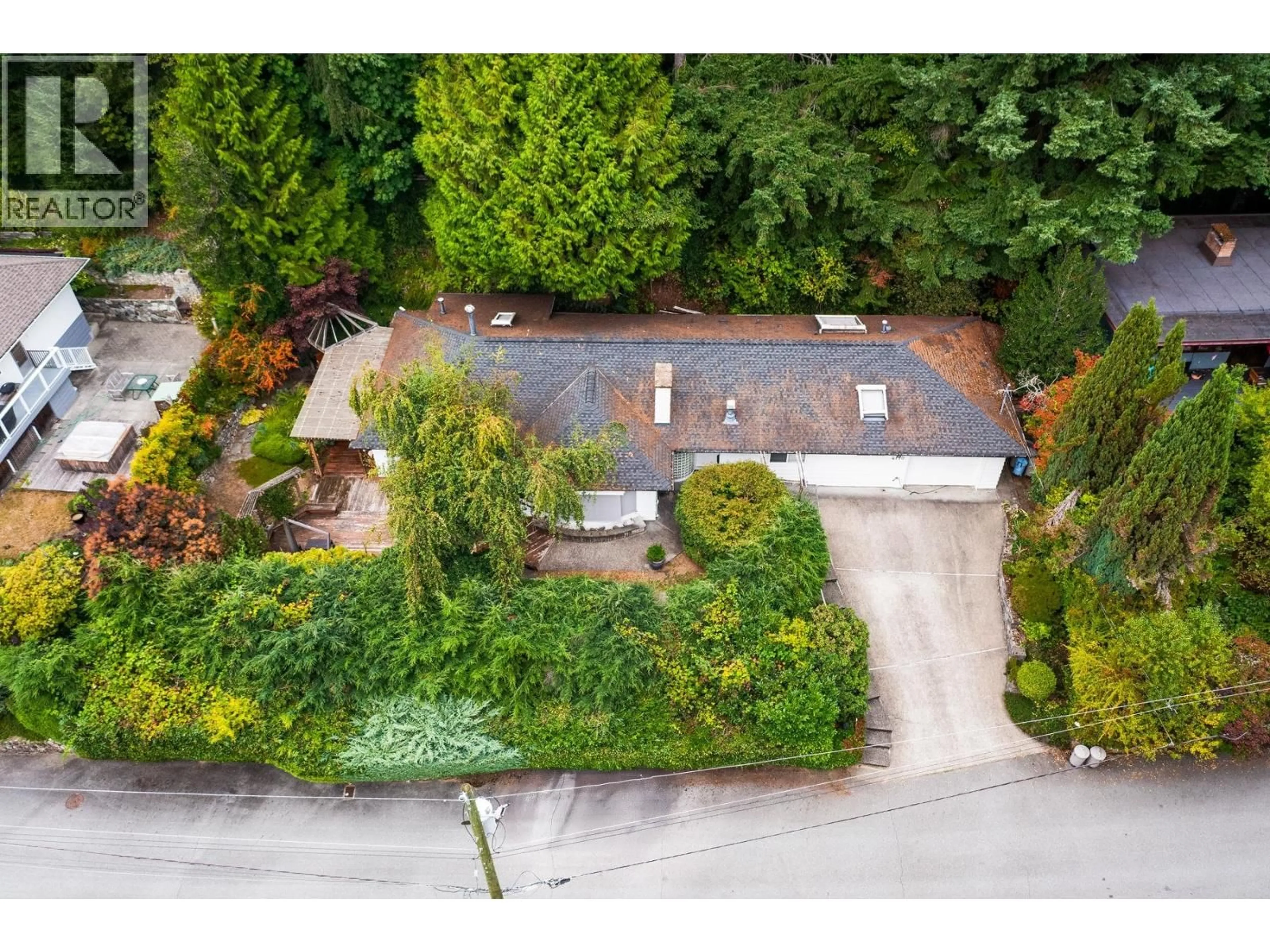 A pic from outside/outdoor area/front of a property/back of a property/a pic from drone, street for 4110 BURKERIDGE PLACE, West Vancouver British Columbia V7V3M9