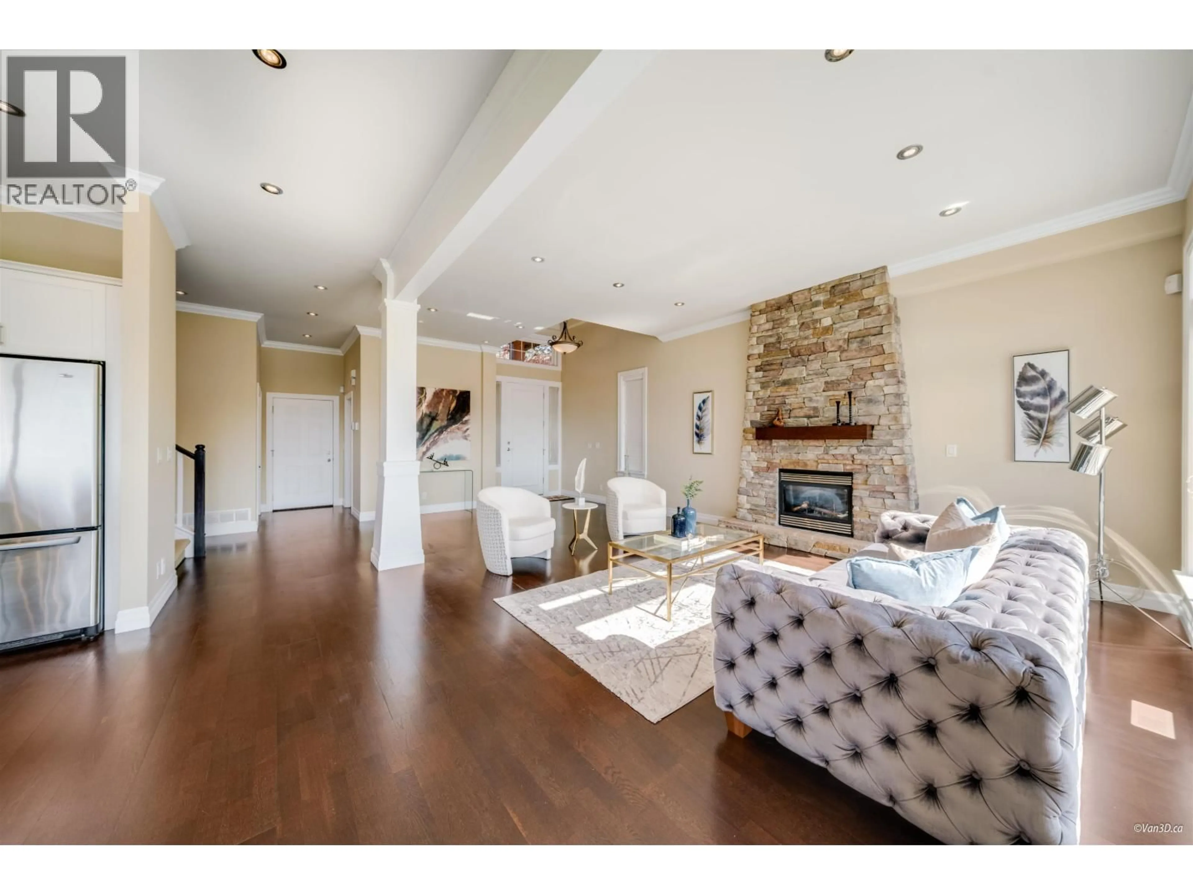 Living room with furniture, unknown for 3235 CHARTWELL LANE, Coquitlam British Columbia V3E3N1