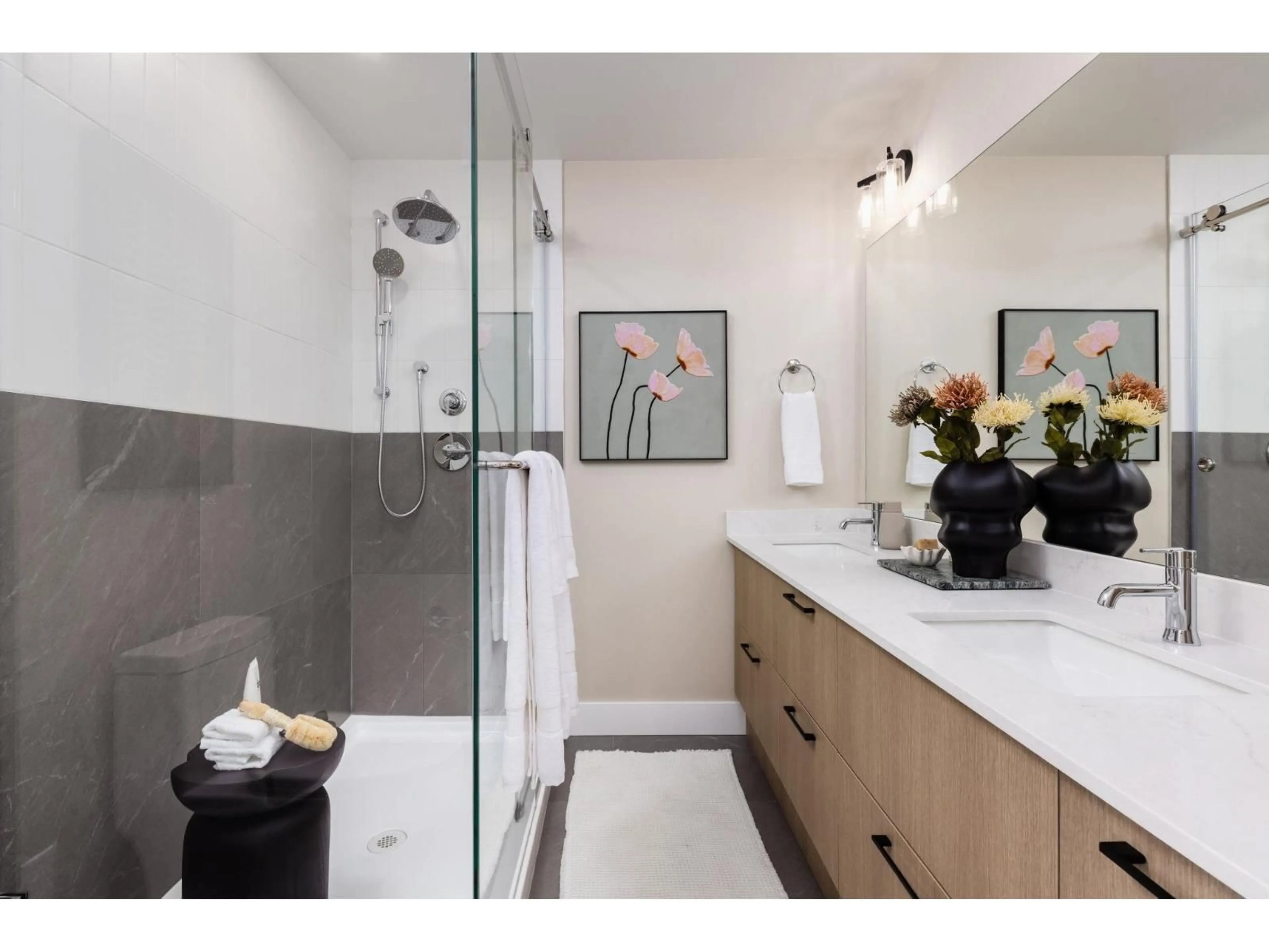 Contemporary bathroom, ceramic/tile floor for 21 - 20650 78, Langley British Columbia V2Y4L9