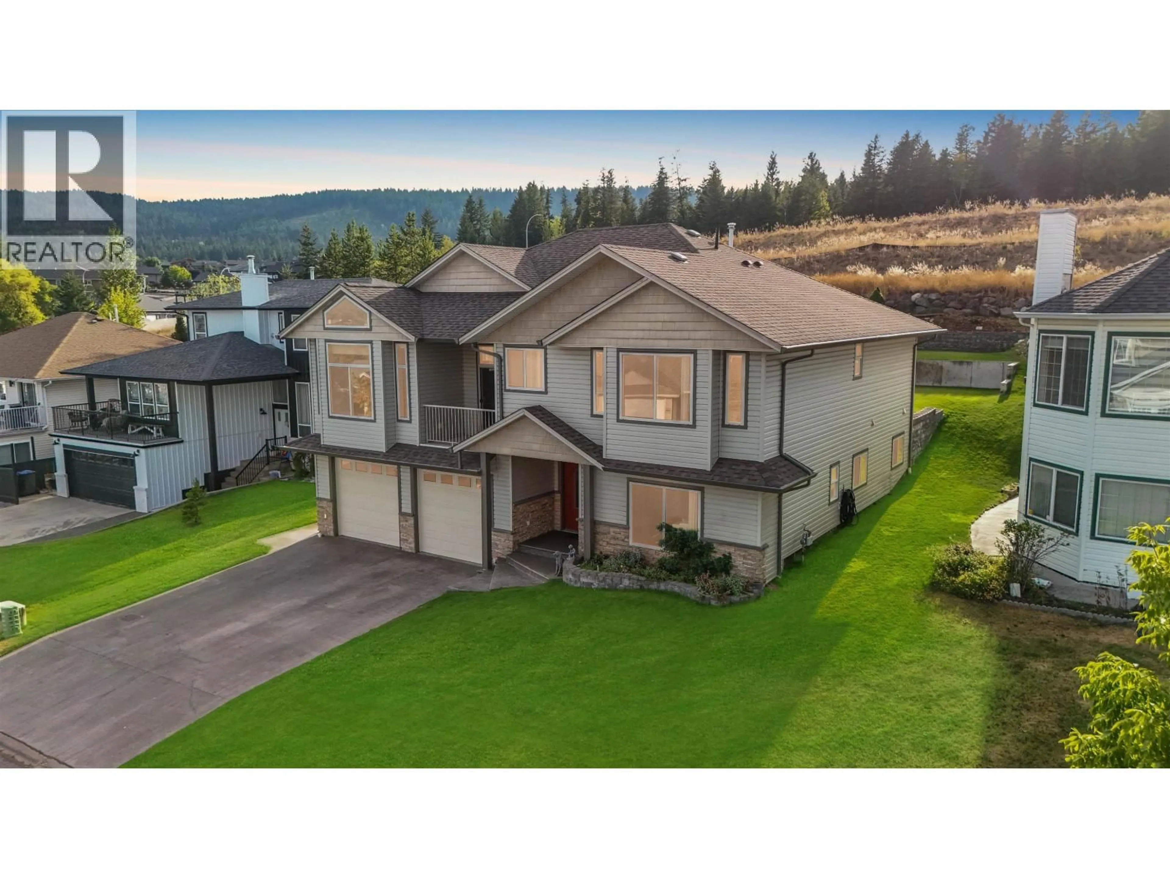 A pic from outside/outdoor area/front of a property/back of a property/a pic from drone, water/lake/river/ocean view for 241 WESTRIDGE DRIVE, Williams Lake British Columbia V2G5H8
