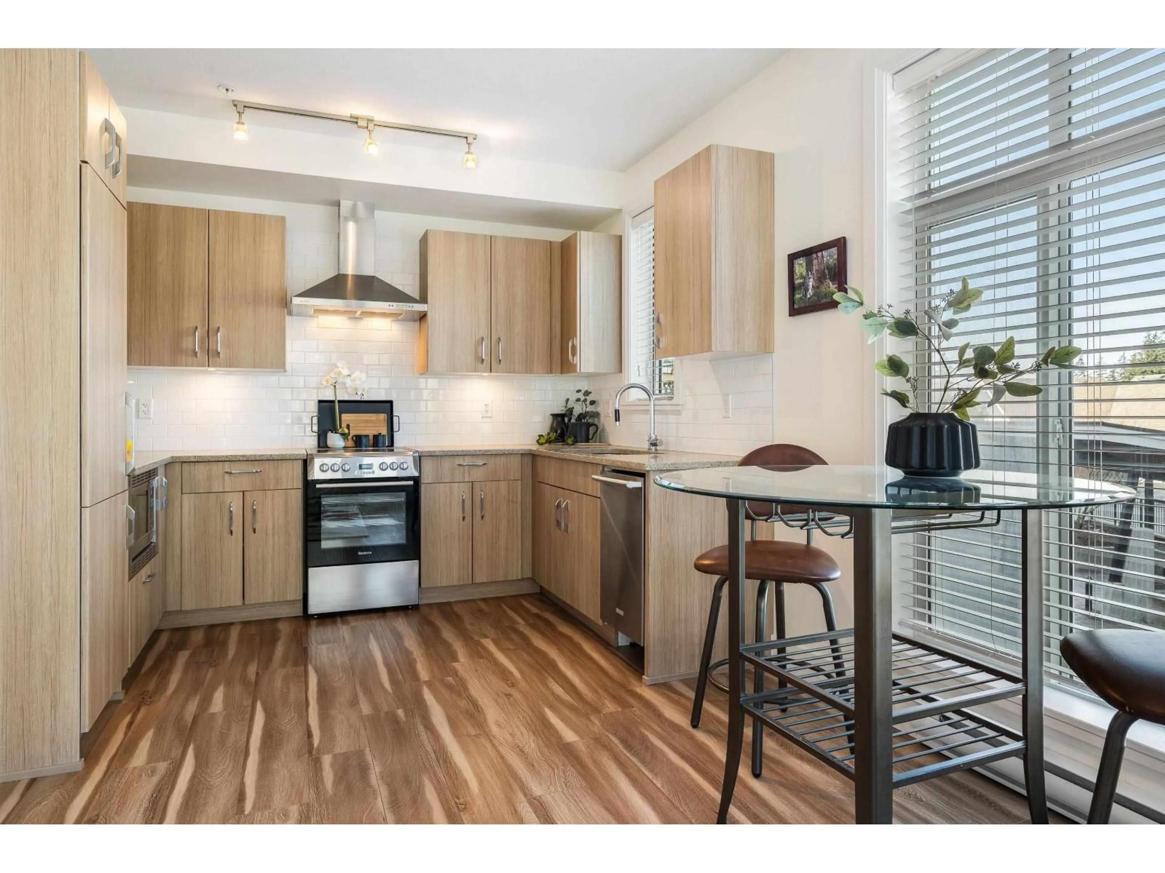 Standard kitchen, wood/laminate floor for 214 - 45389 CHEHALIS DRIVE, Chilliwack British Columbia V2R0S1