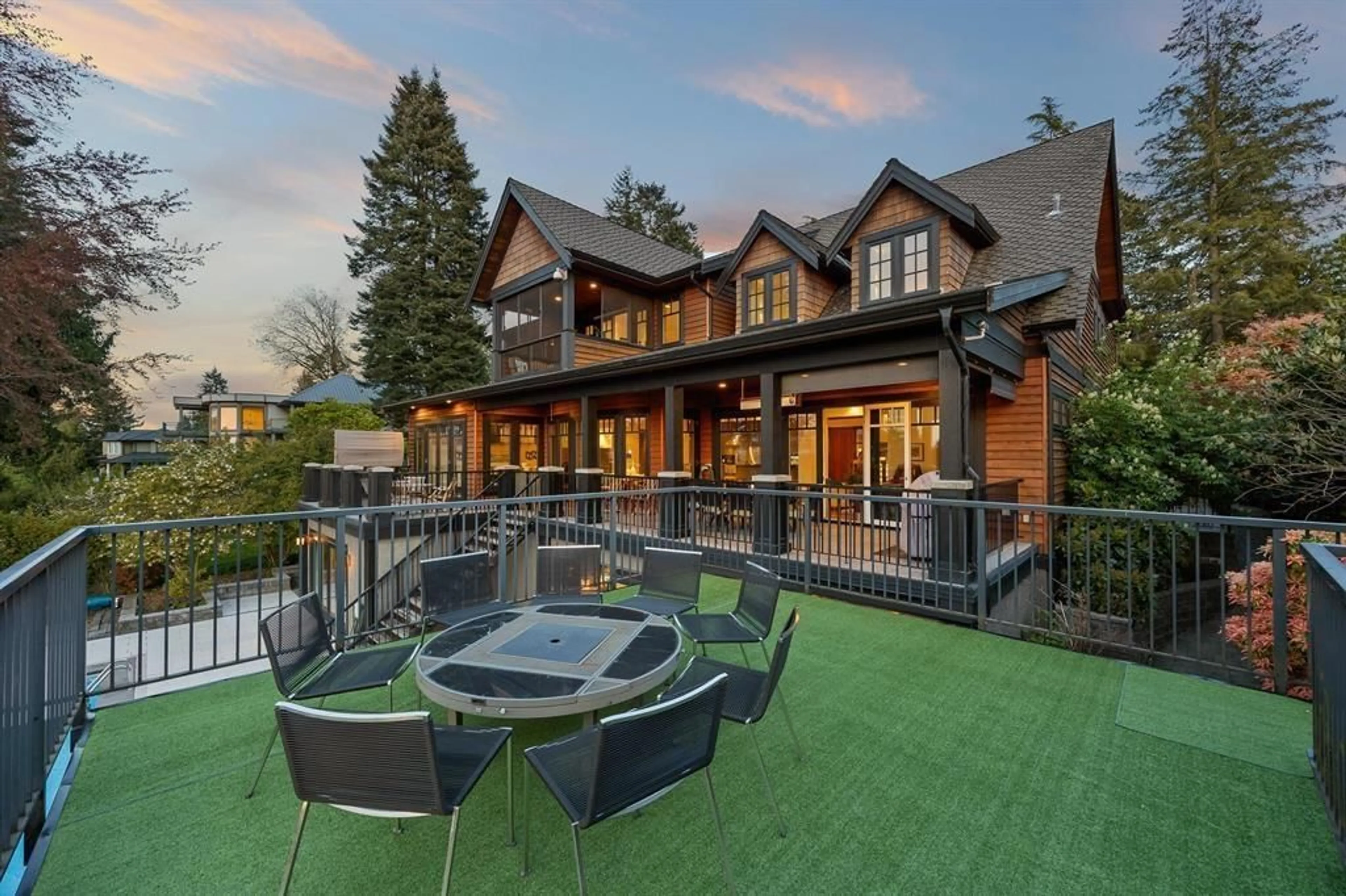 Patio, mountain view for 2737 CRESCENT, Surrey British Columbia V4A3J9