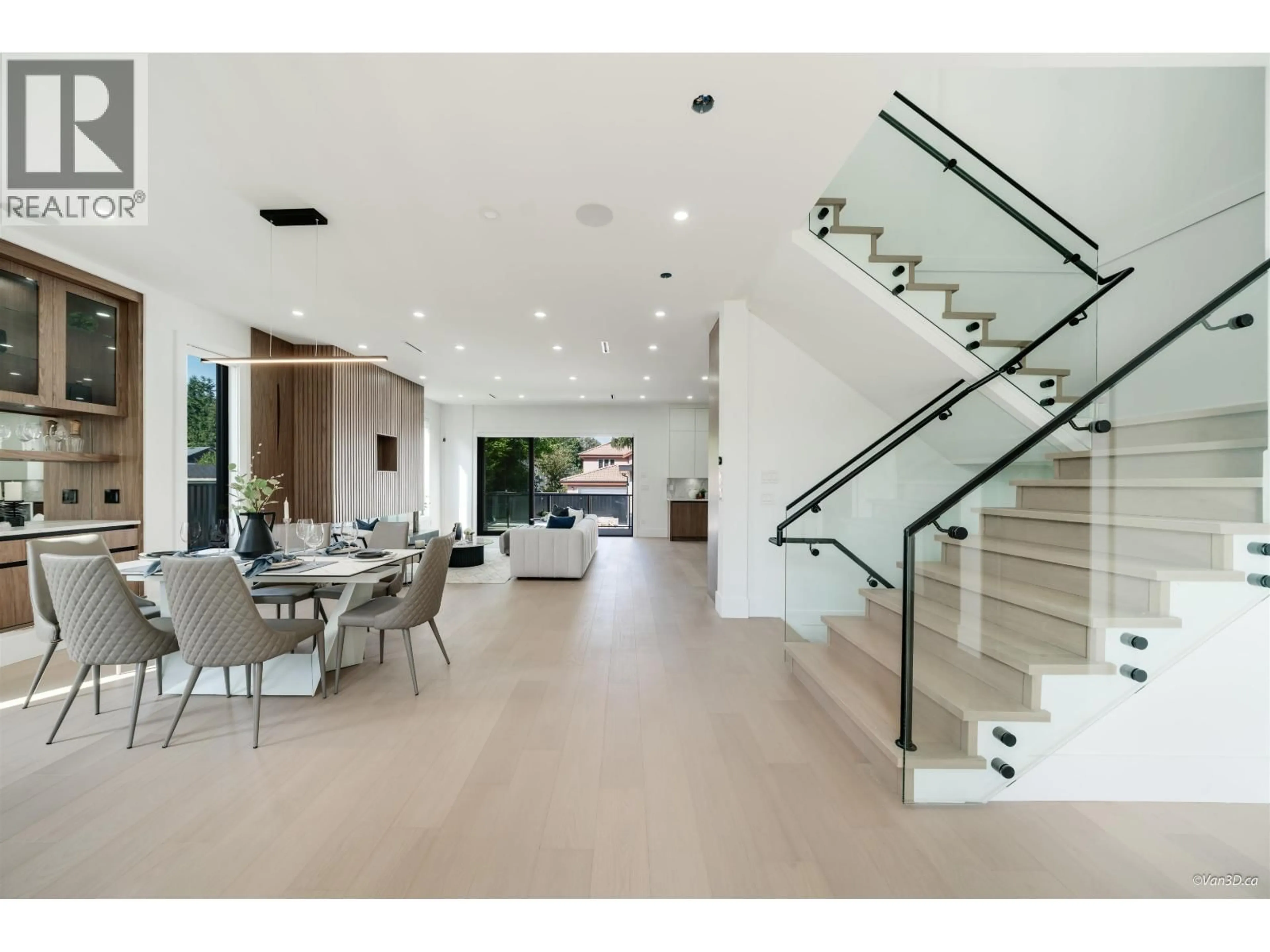 Indoor foyer for 817 CORNELL AVENUE, Coquitlam British Columbia V3J2Z3