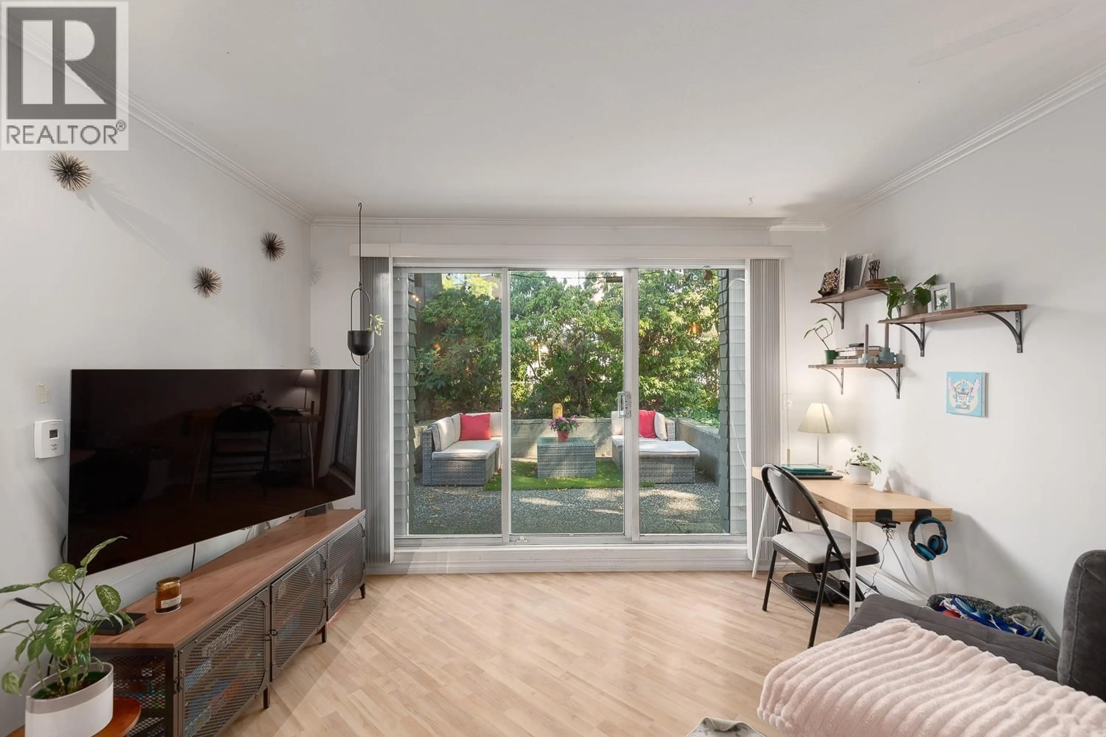 Living room with furniture, wood/laminate floor for 102 - 838 16TH AVENUE, Vancouver British Columbia V5Z1T1