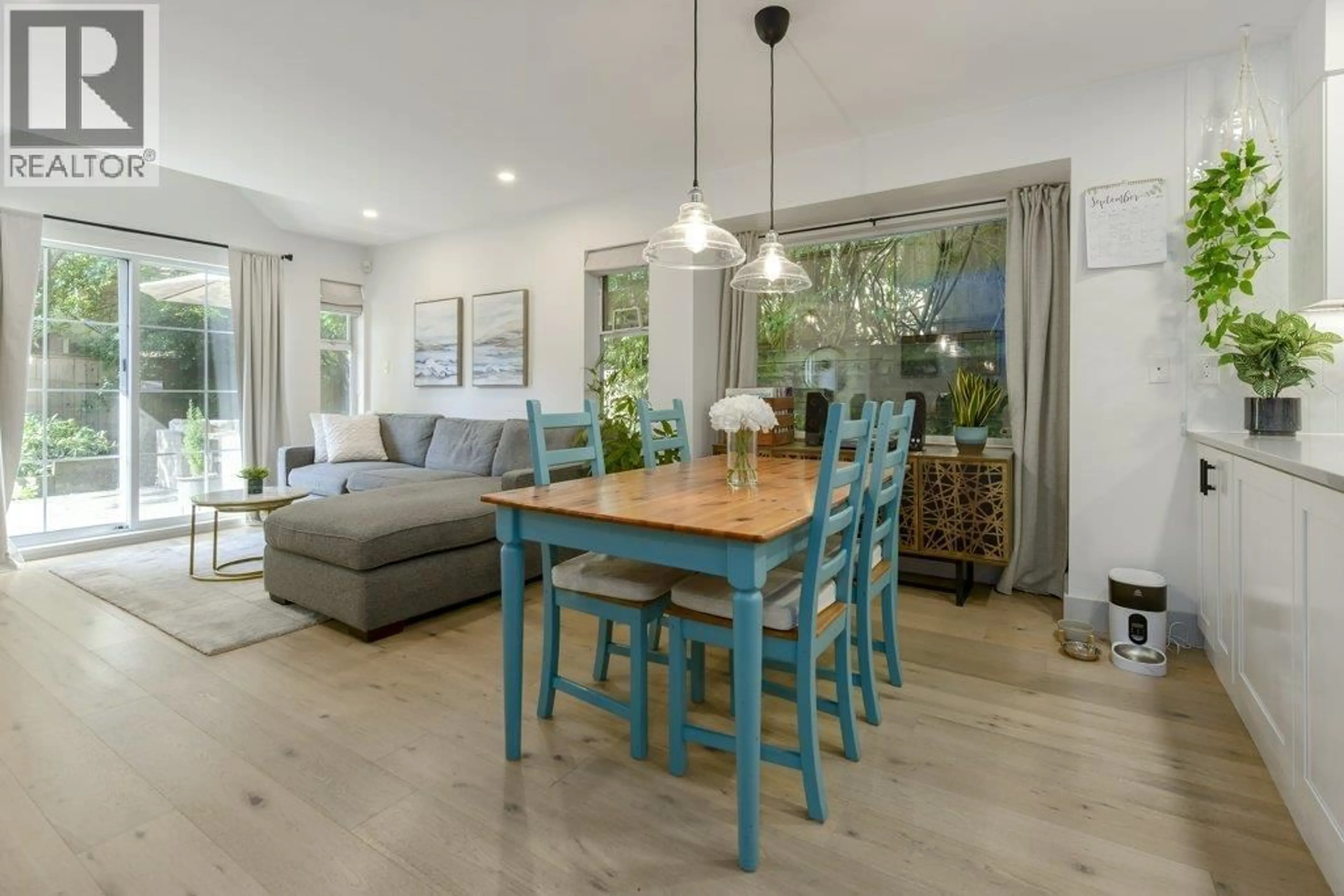 Open concept kitchen, wood/laminate floor for 32 - 7488 SALISBURY AVENUE, Burnaby British Columbia V5E3A3