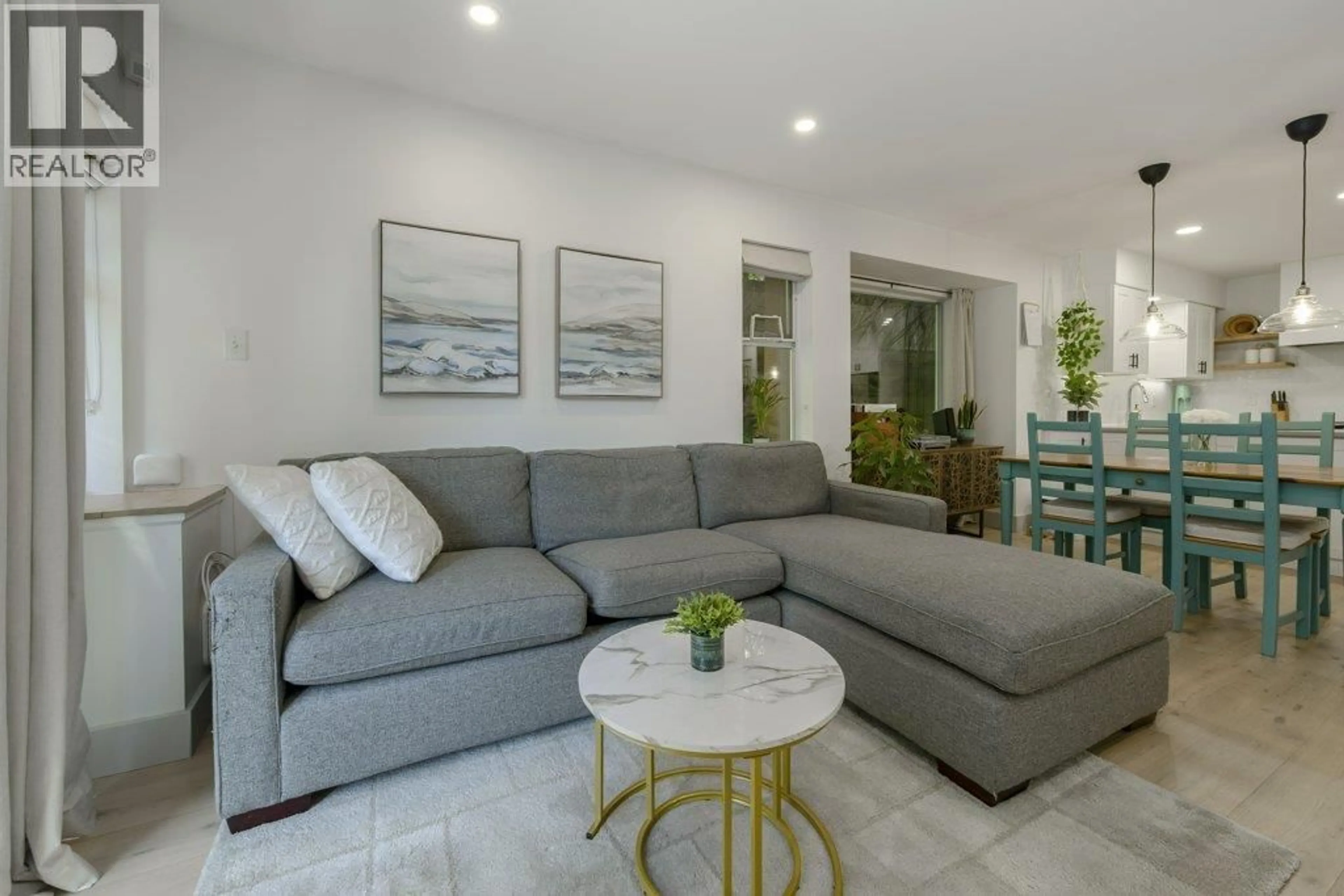Living room with furniture, unknown for 32 - 7488 SALISBURY AVENUE, Burnaby British Columbia V5E3A3