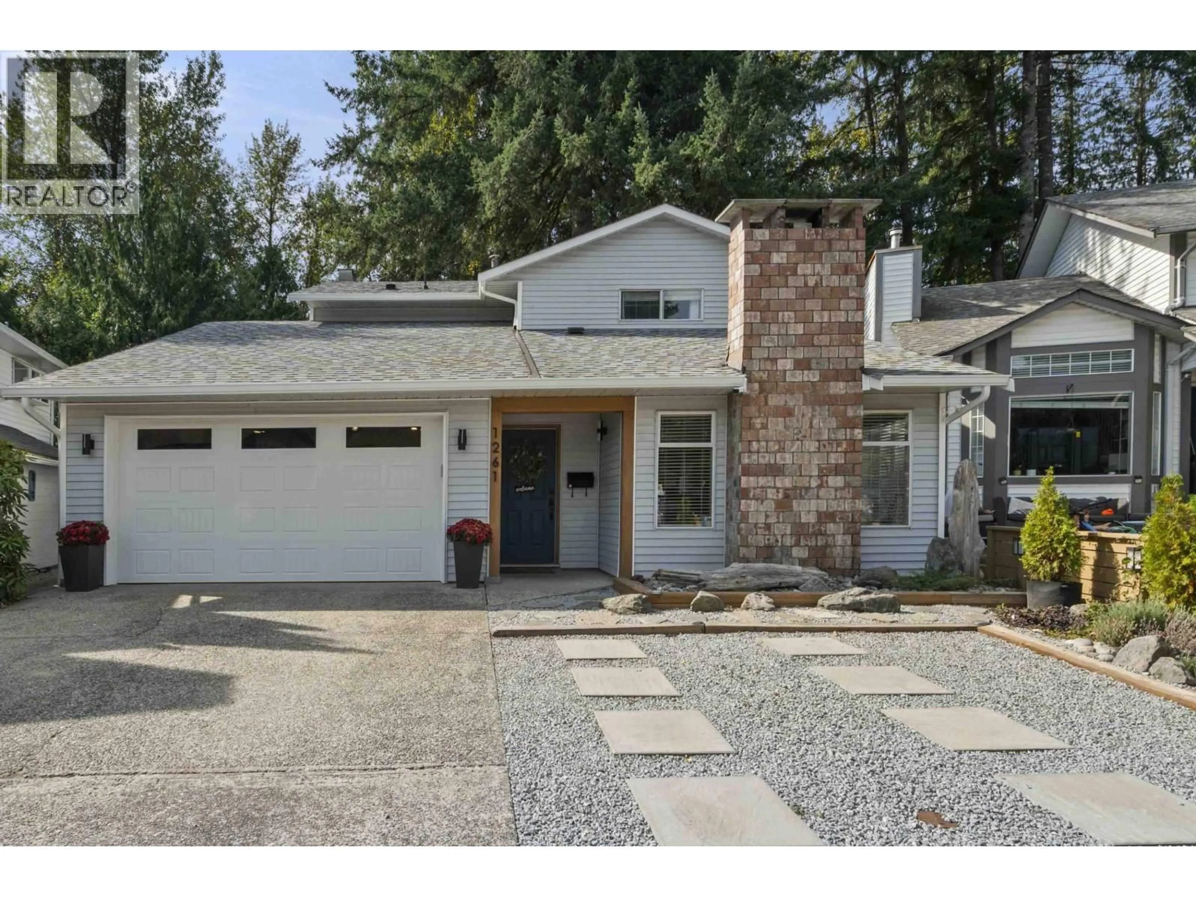 Home with vinyl exterior material, street for 1261 RIVER DRIVE, Coquitlam British Columbia V3E1N7