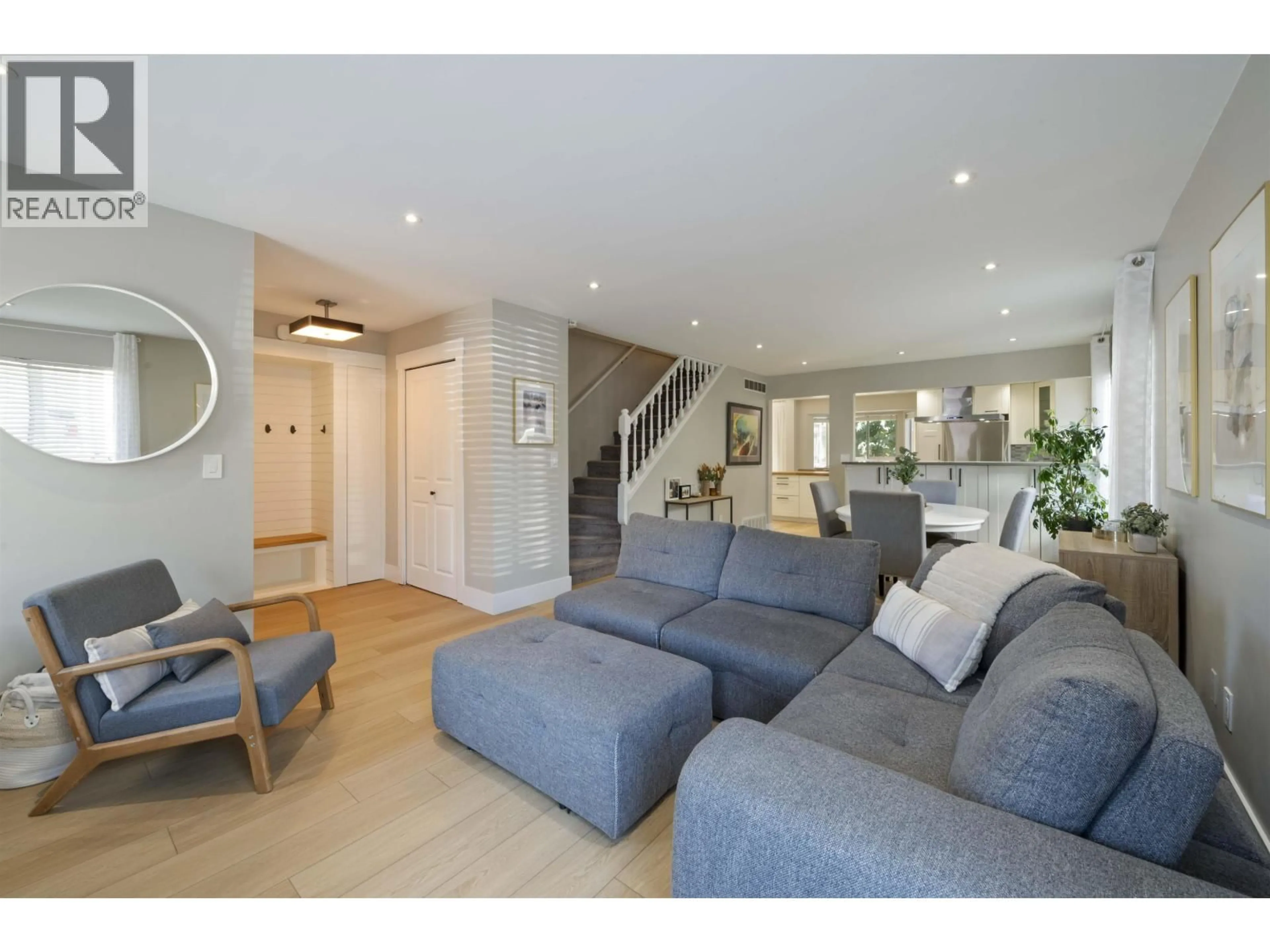 Living room with furniture, unknown for 1261 RIVER DRIVE, Coquitlam British Columbia V3E1N7