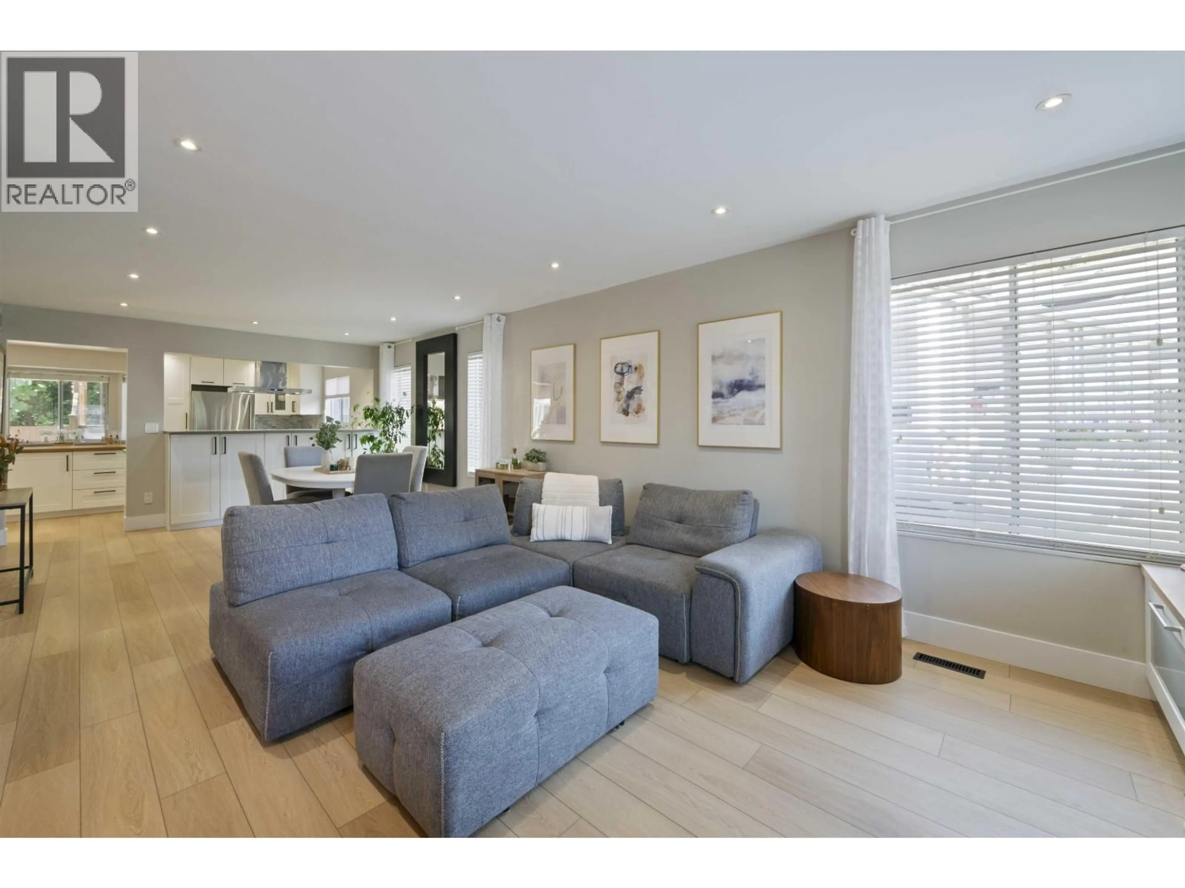 Living room with furniture, unknown for 1261 RIVER DRIVE, Coquitlam British Columbia V3E1N7