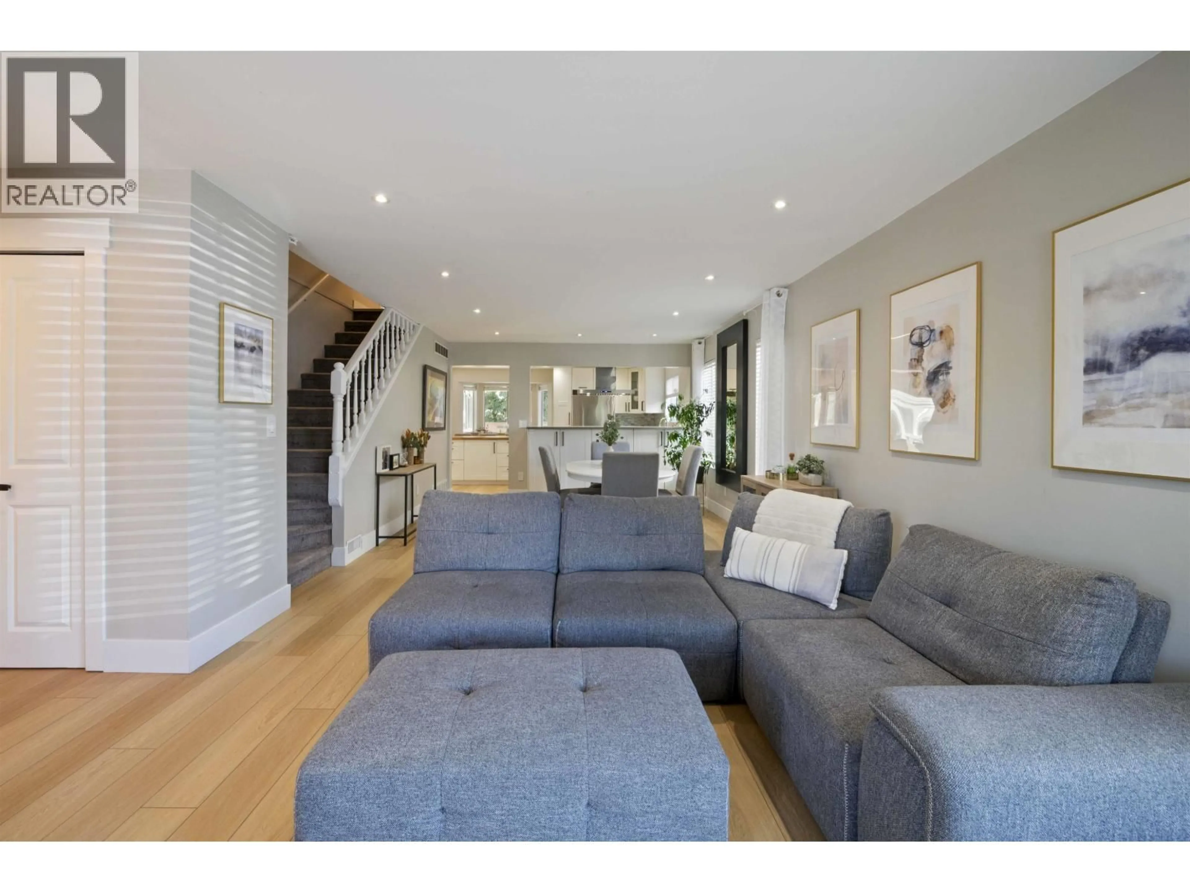 Living room with furniture, unknown for 1261 RIVER DRIVE, Coquitlam British Columbia V3E1N7