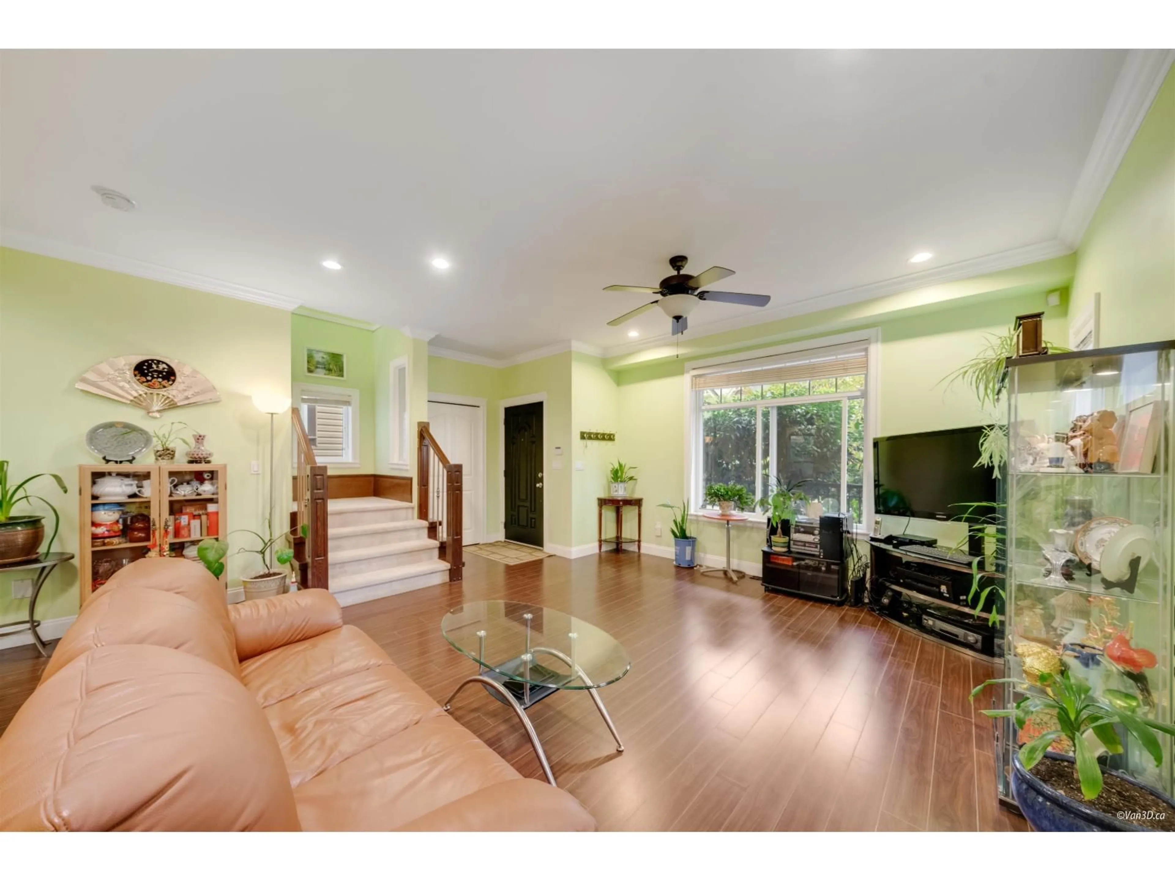 Living room with furniture, wood/laminate floor for 5951 128A, Surrey British Columbia V3X0C1