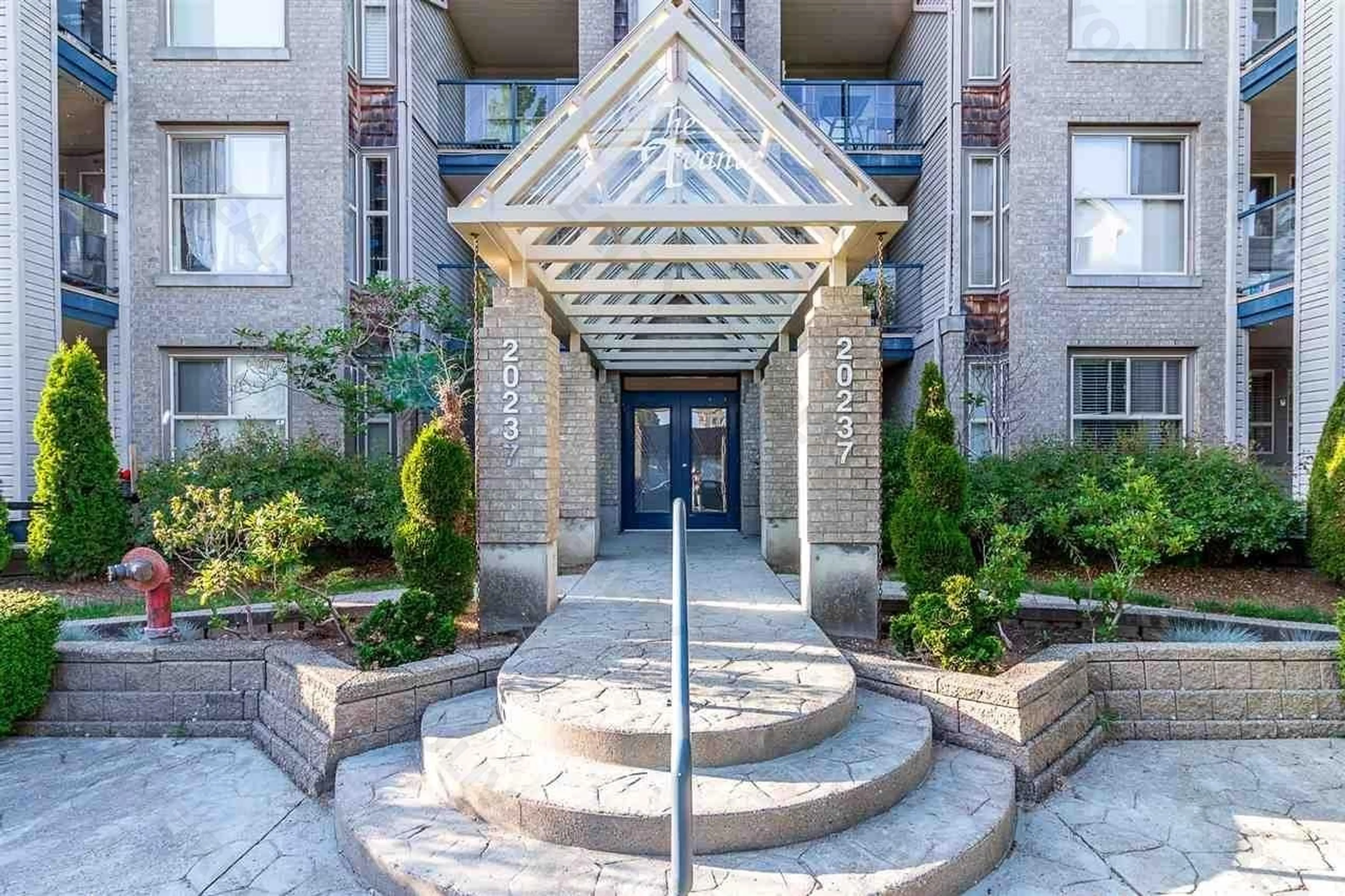 Indoor foyer for 401 - 20237 54, Langley British Columbia V3A3W2