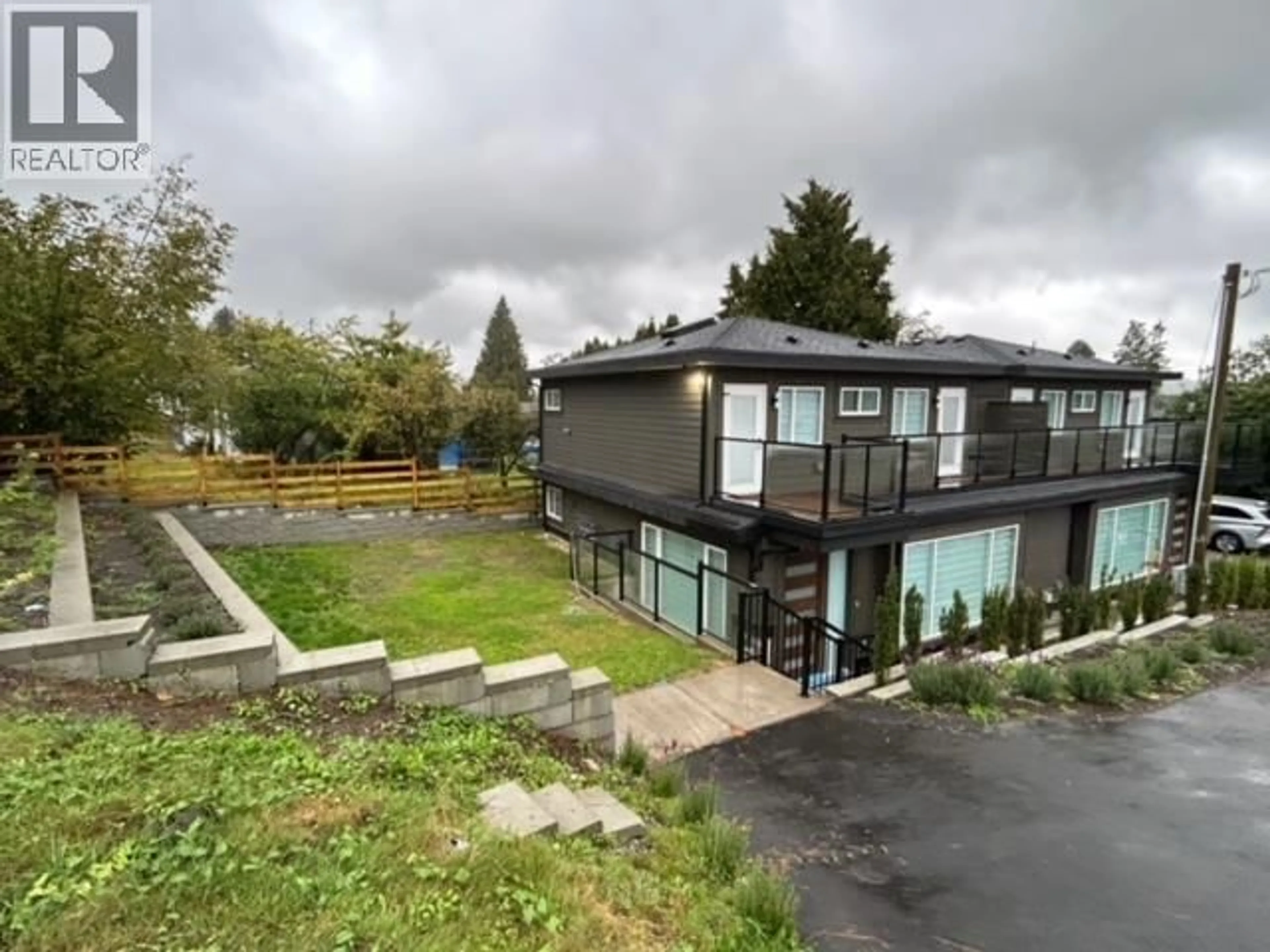 A pic from outside/outdoor area/front of a property/back of a property/a pic from drone, mountain view for 5623 WOODSWORTH STREET, Burnaby British Columbia V5G3P6