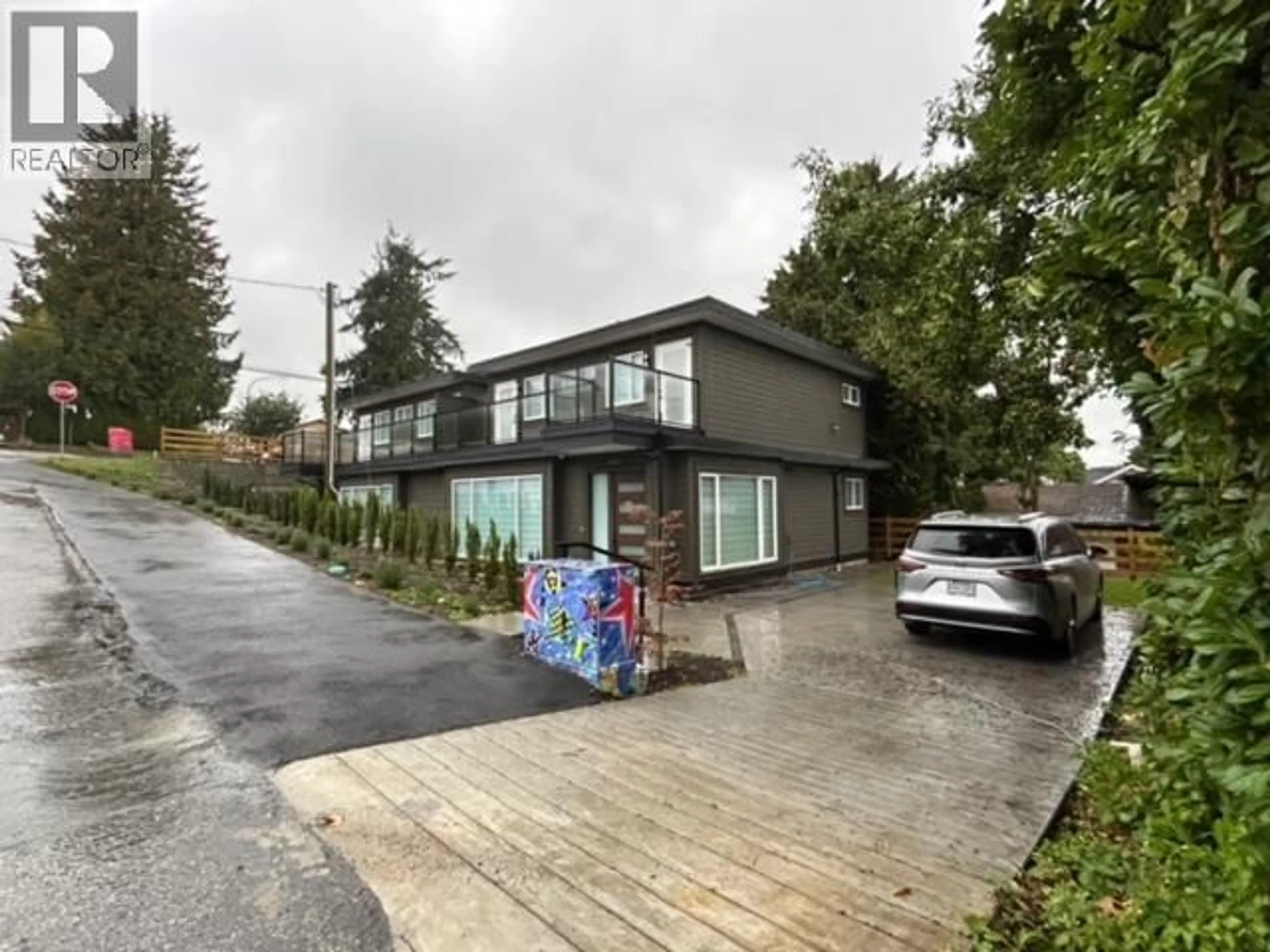 A pic from outside/outdoor area/front of a property/back of a property/a pic from drone, street for 5623 WOODSWORTH STREET, Burnaby British Columbia V5G3P6
